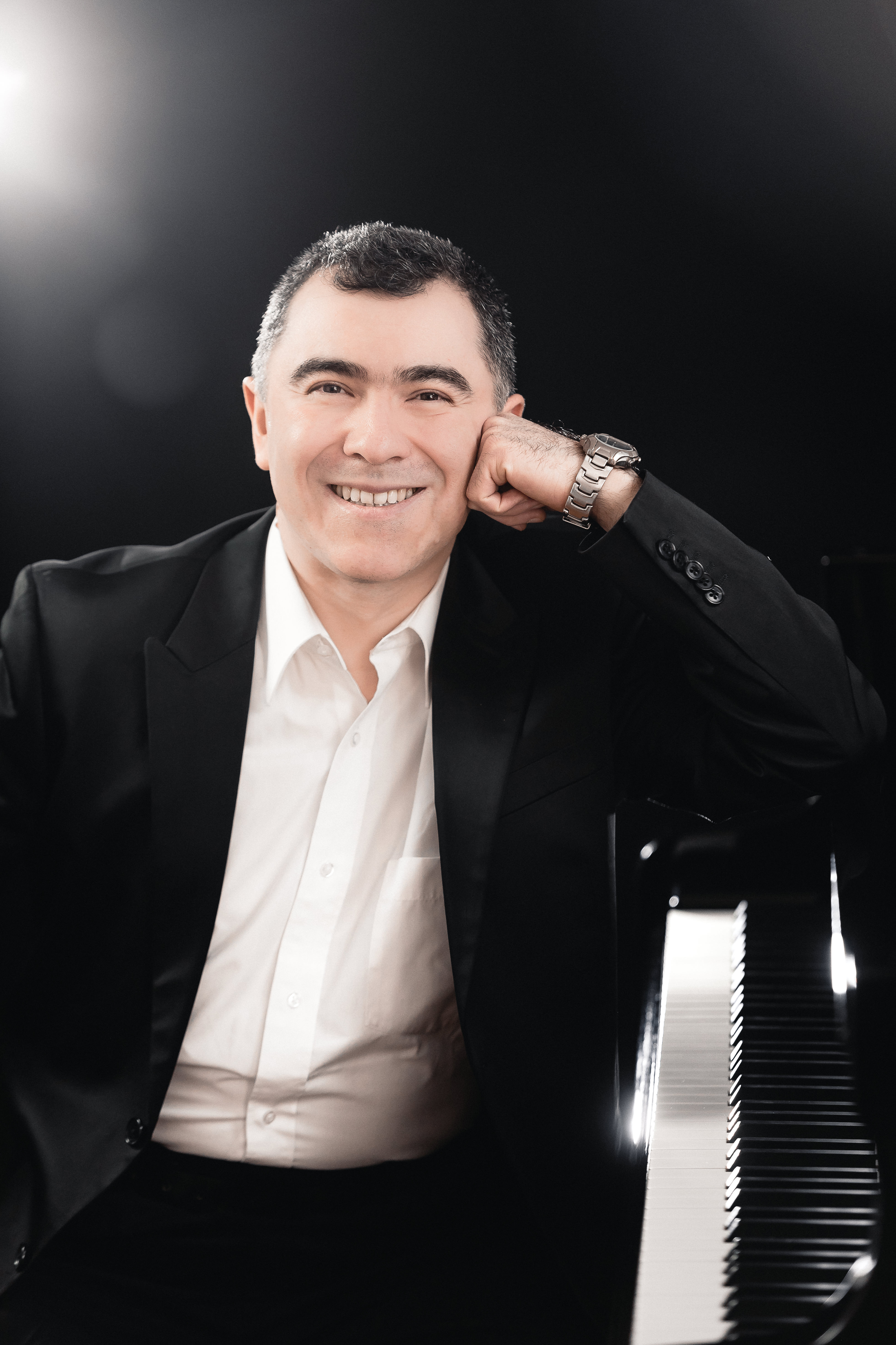 Efrain-190227134100-AM2 4935