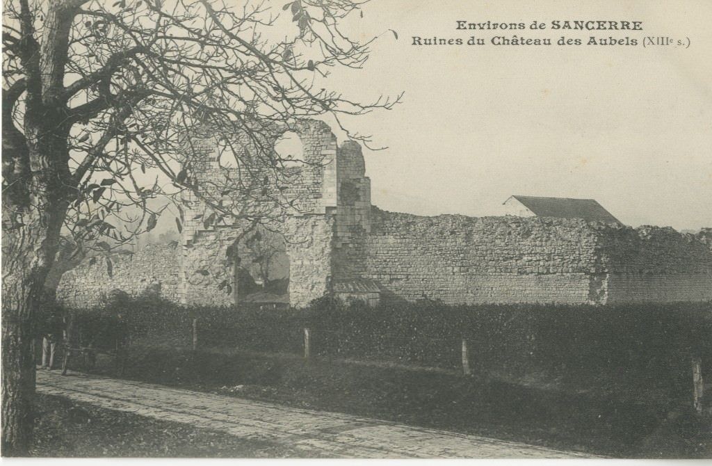 Aubelles chatelet de loin