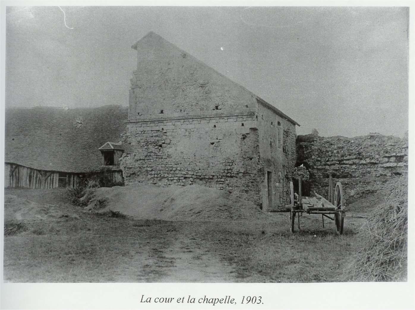 139 3 cour et chapelle 1905