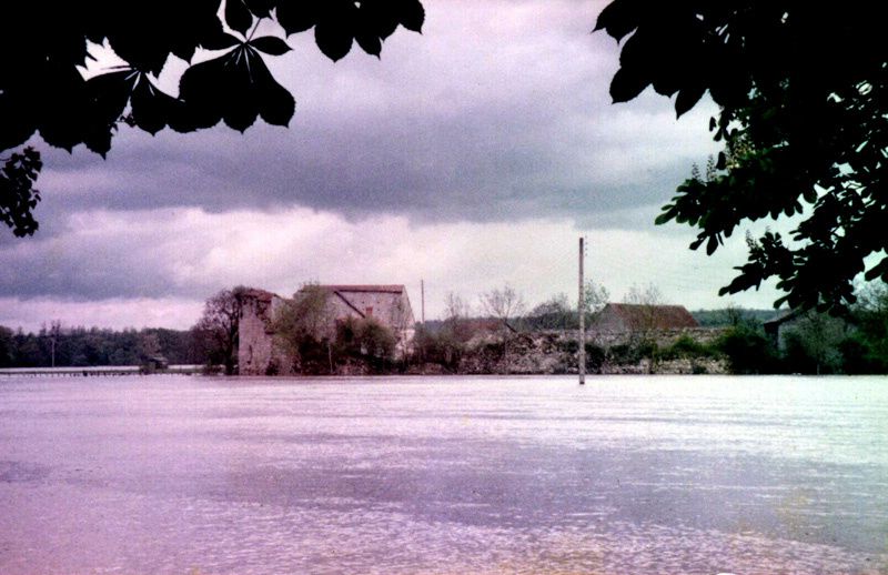 Aubelles loire en crue 2003