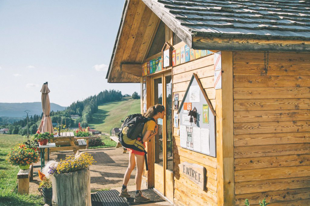 Gite-etape-haut-jura-les-grenottes-1024x683