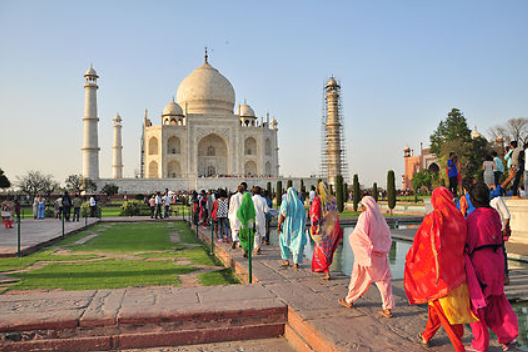 Private-car-with-driver-north-india-taj-mahal-golden-triangle