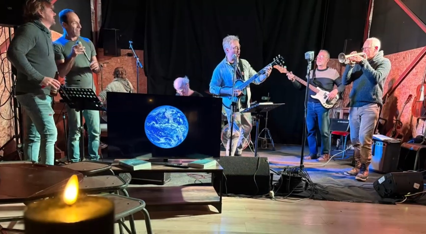 5 ème projection sur le Larzac de la  vidéo « One Home »