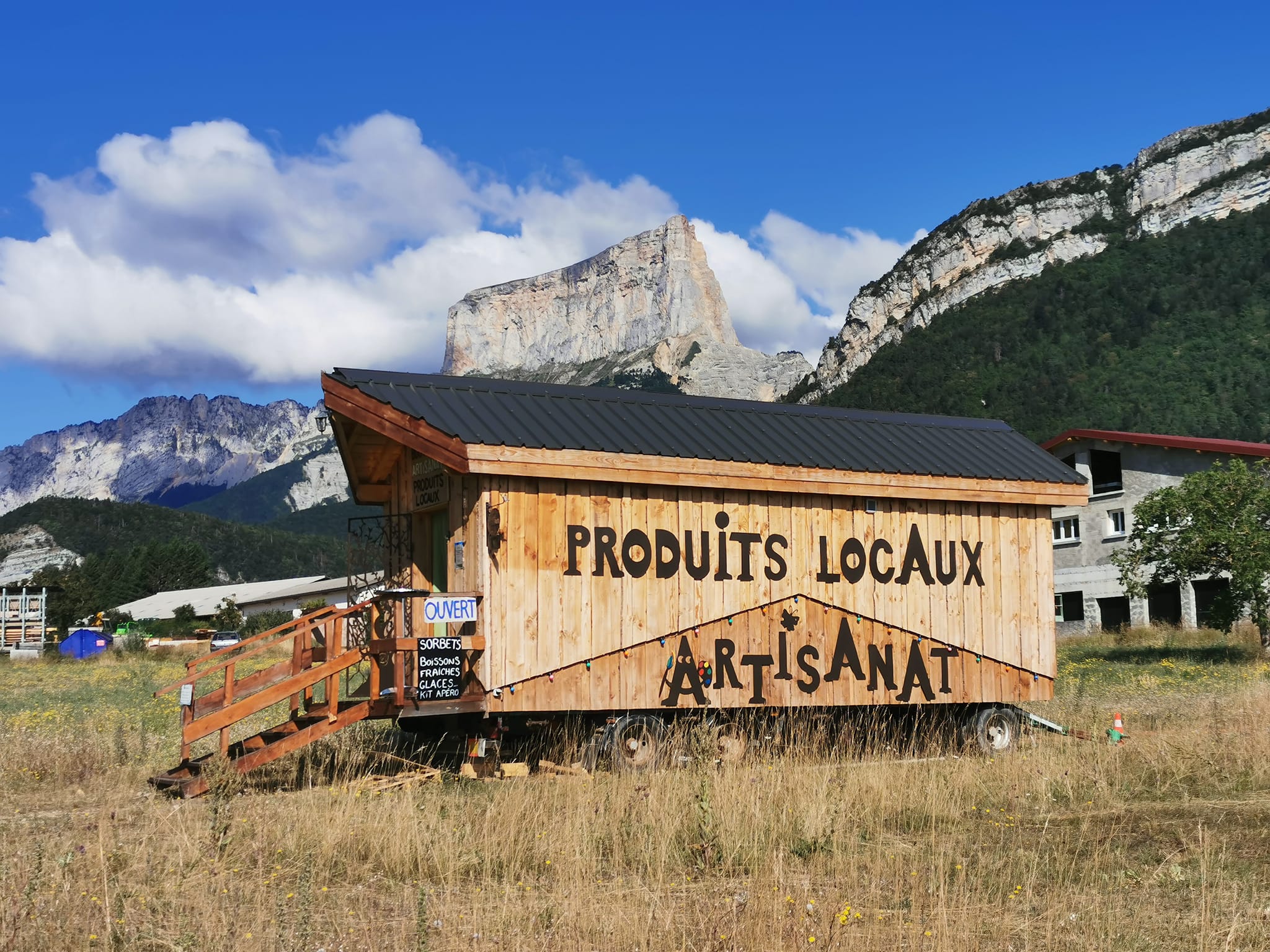 La-roulotte-atelier-vente-produits-locaux-trieves-perlipopette