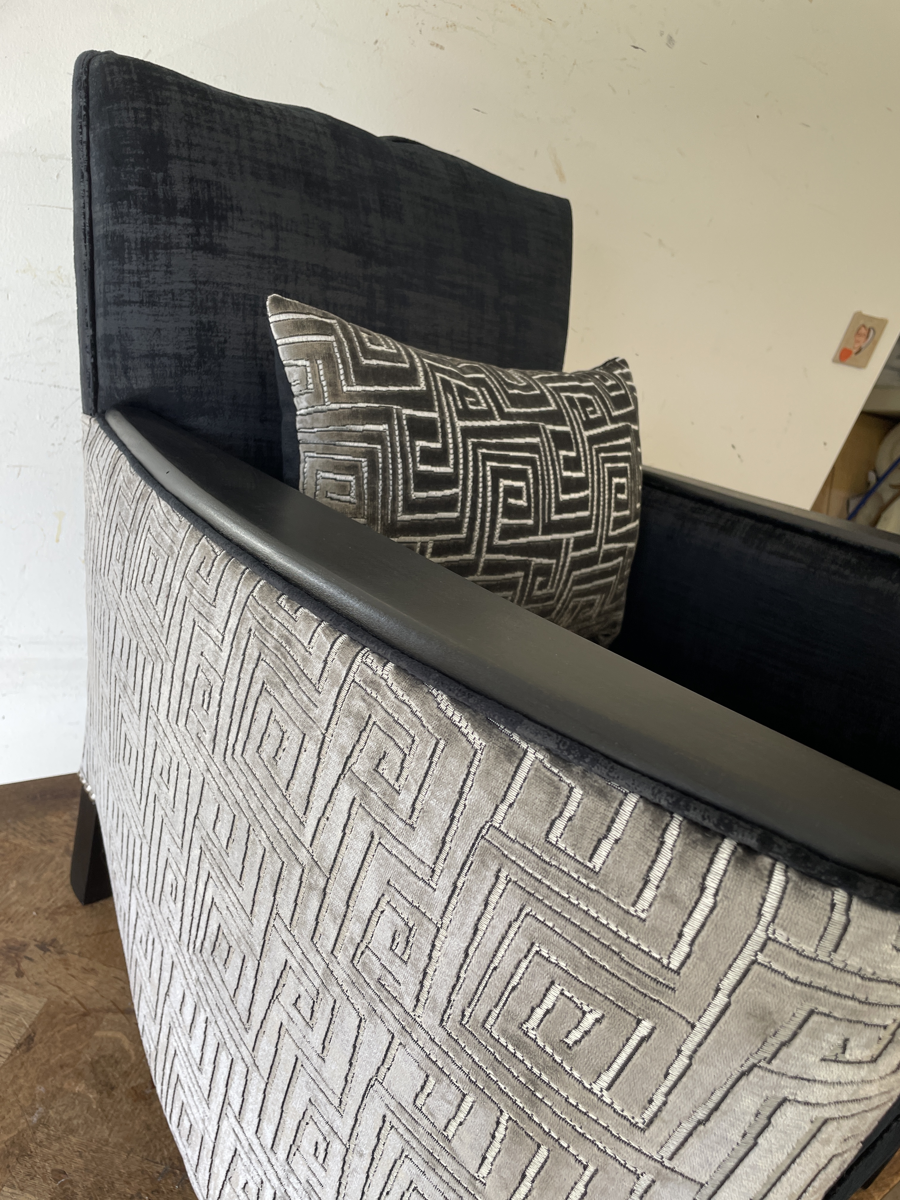 Renovation fauteuil club ancien tapissier decorateur atelier les renaissances restauration meuble