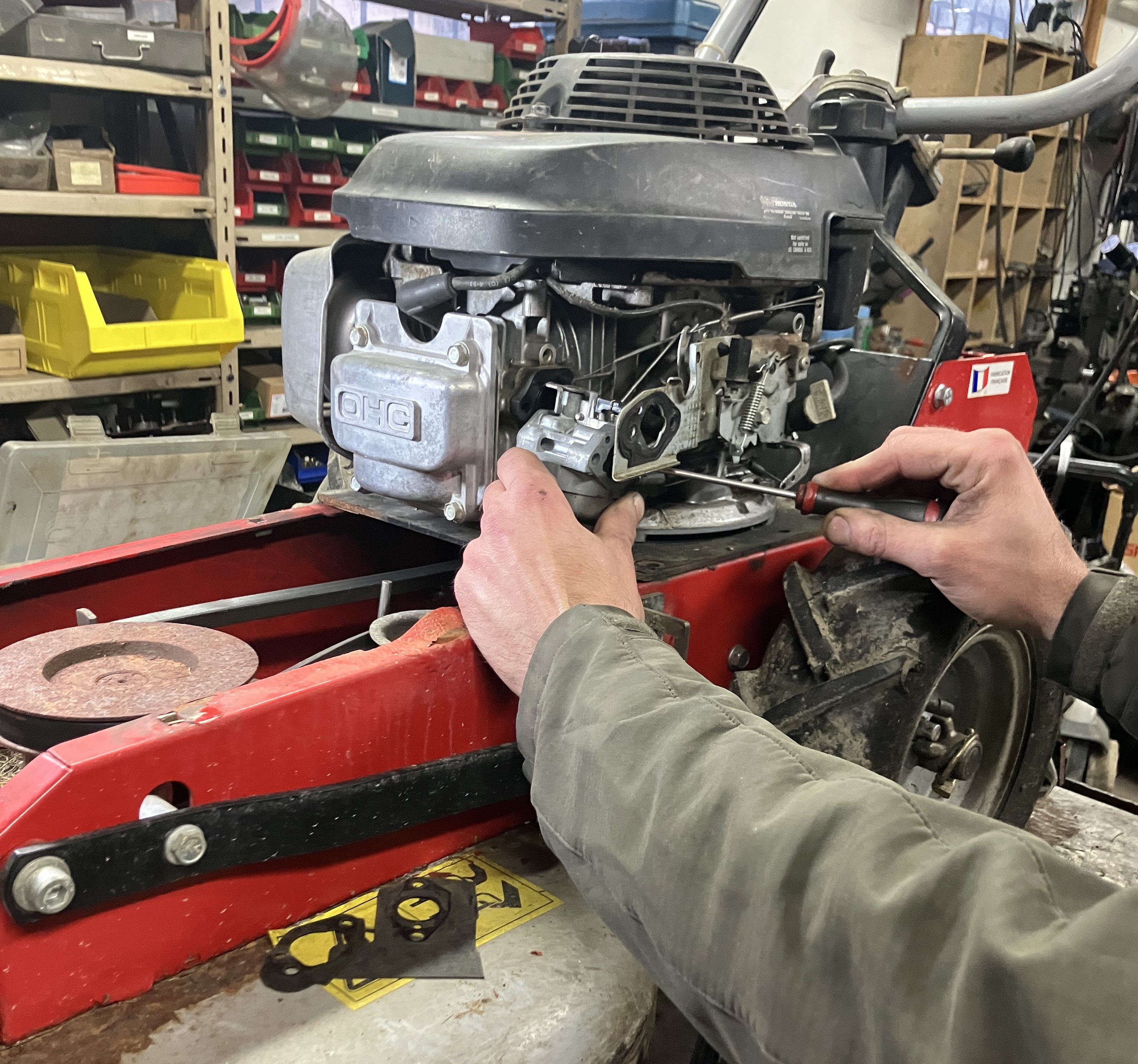 Un atelier de mécanique à Domancy pour la prise en charge de vos machines de motoculture : entretien, réparations, affutages, révision