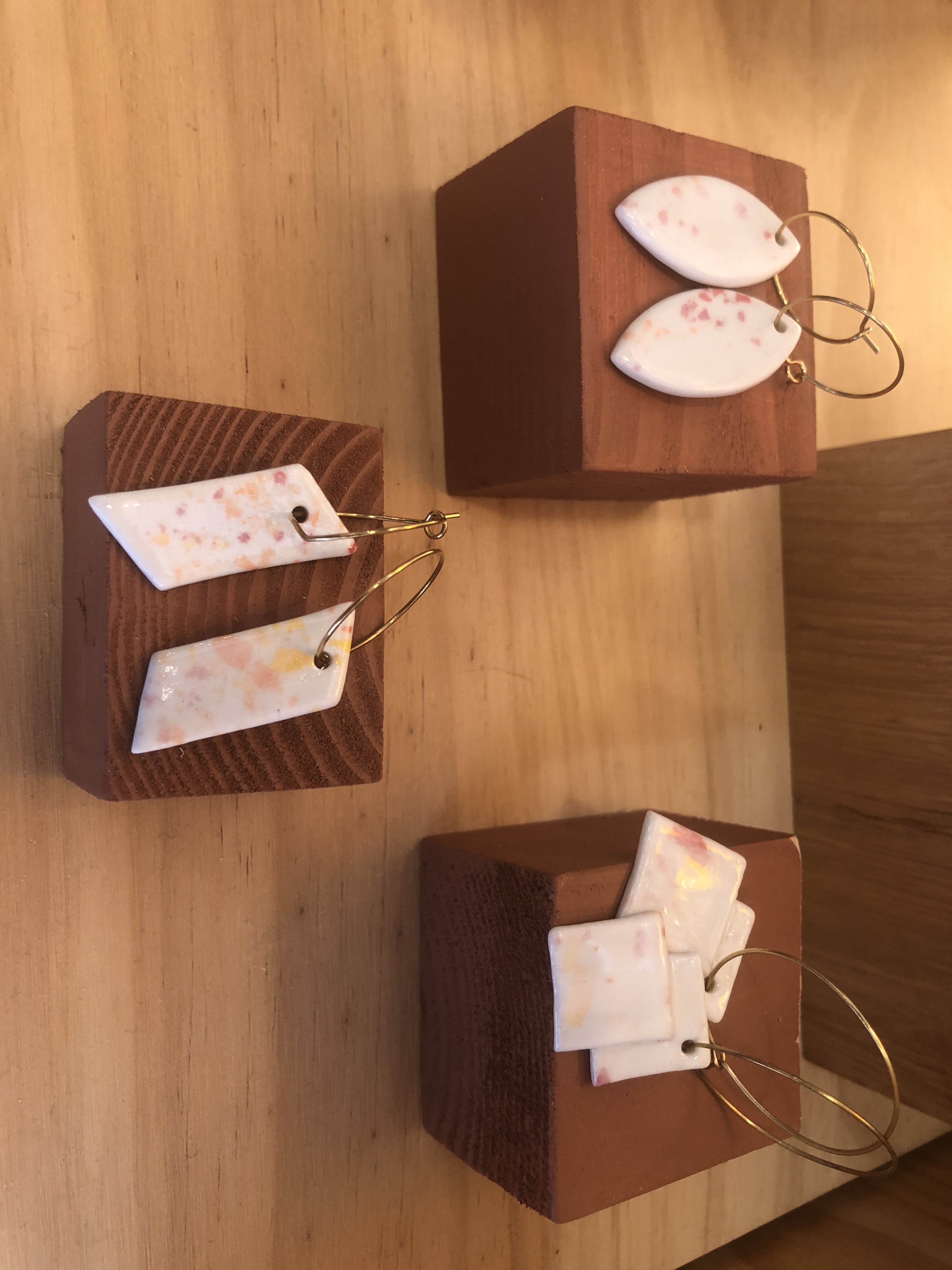 Boucle-oreille-porcelaine-terrazio-aquarelle-laiton-jaune-orange-rose-rouge-blanc