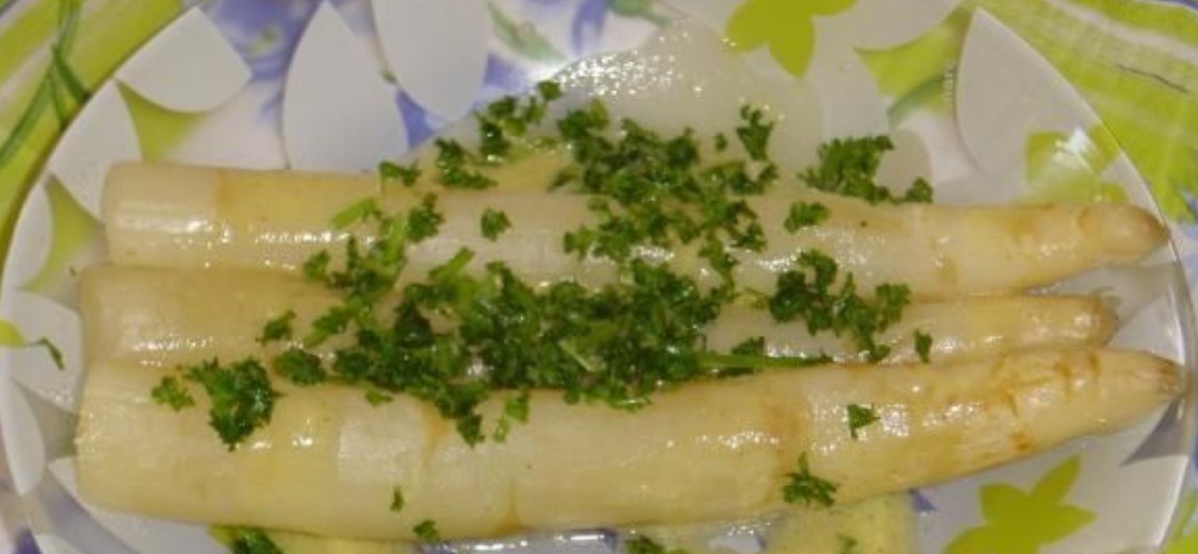 Asperges-blanches-au-citron-confit