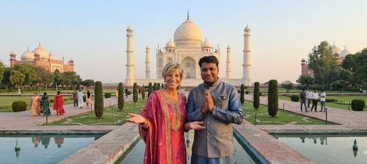 Voiture-avec-chauffeur-en-inde-du-nord-danielle-et-bharat-taj