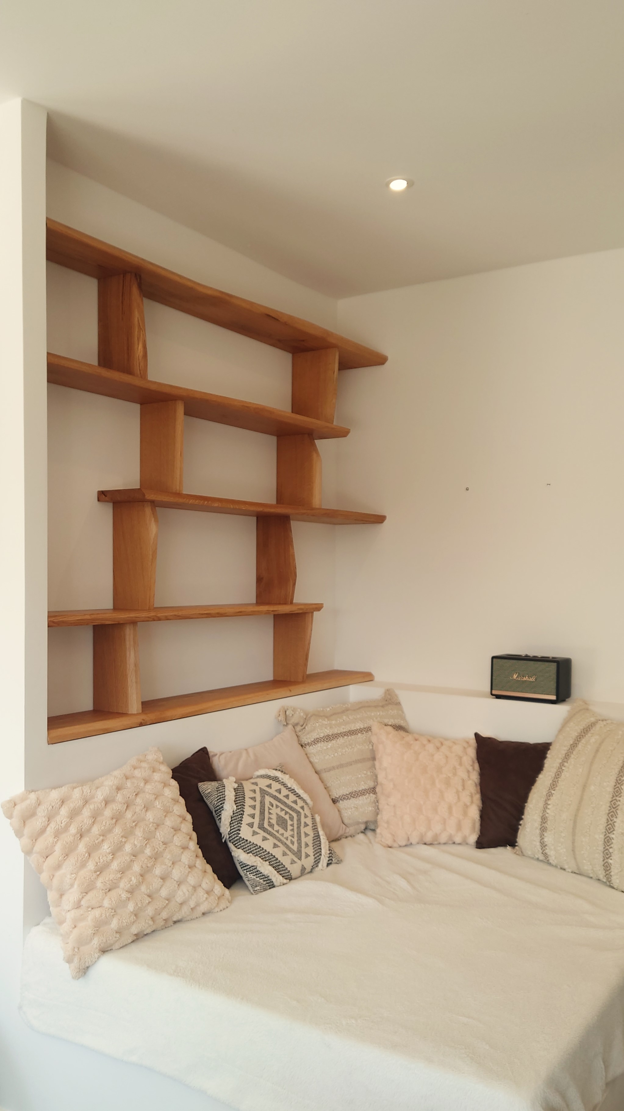 Atelier topobois bibliotheque chene sculpte facetise