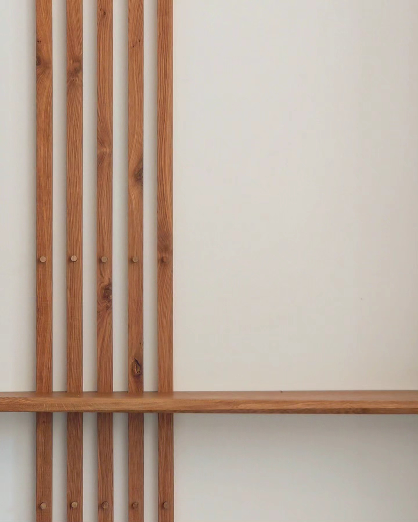 Atelier topobois lignes croises clustrat habillage mural