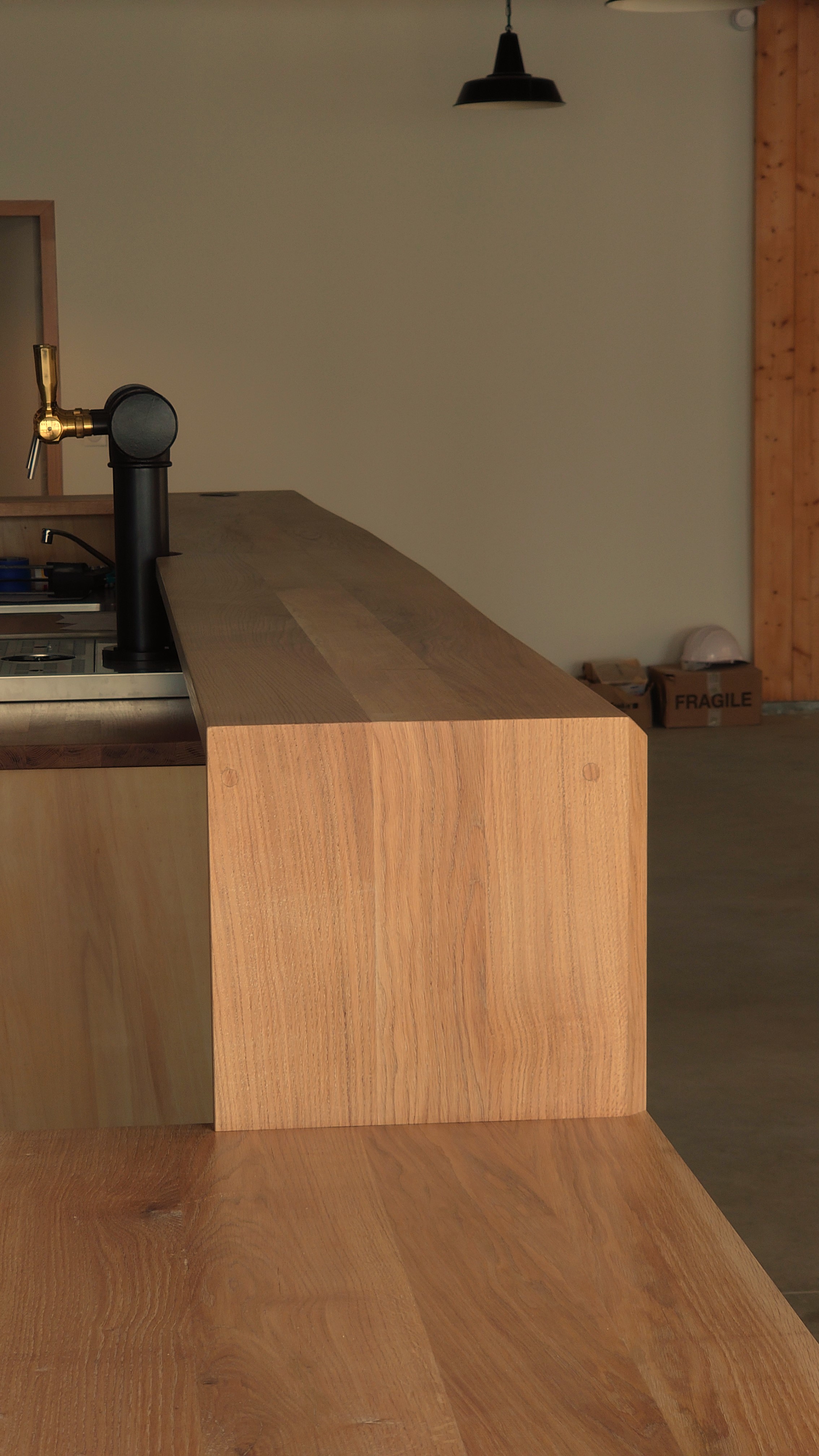 Atelier topobois comptoir clients bar