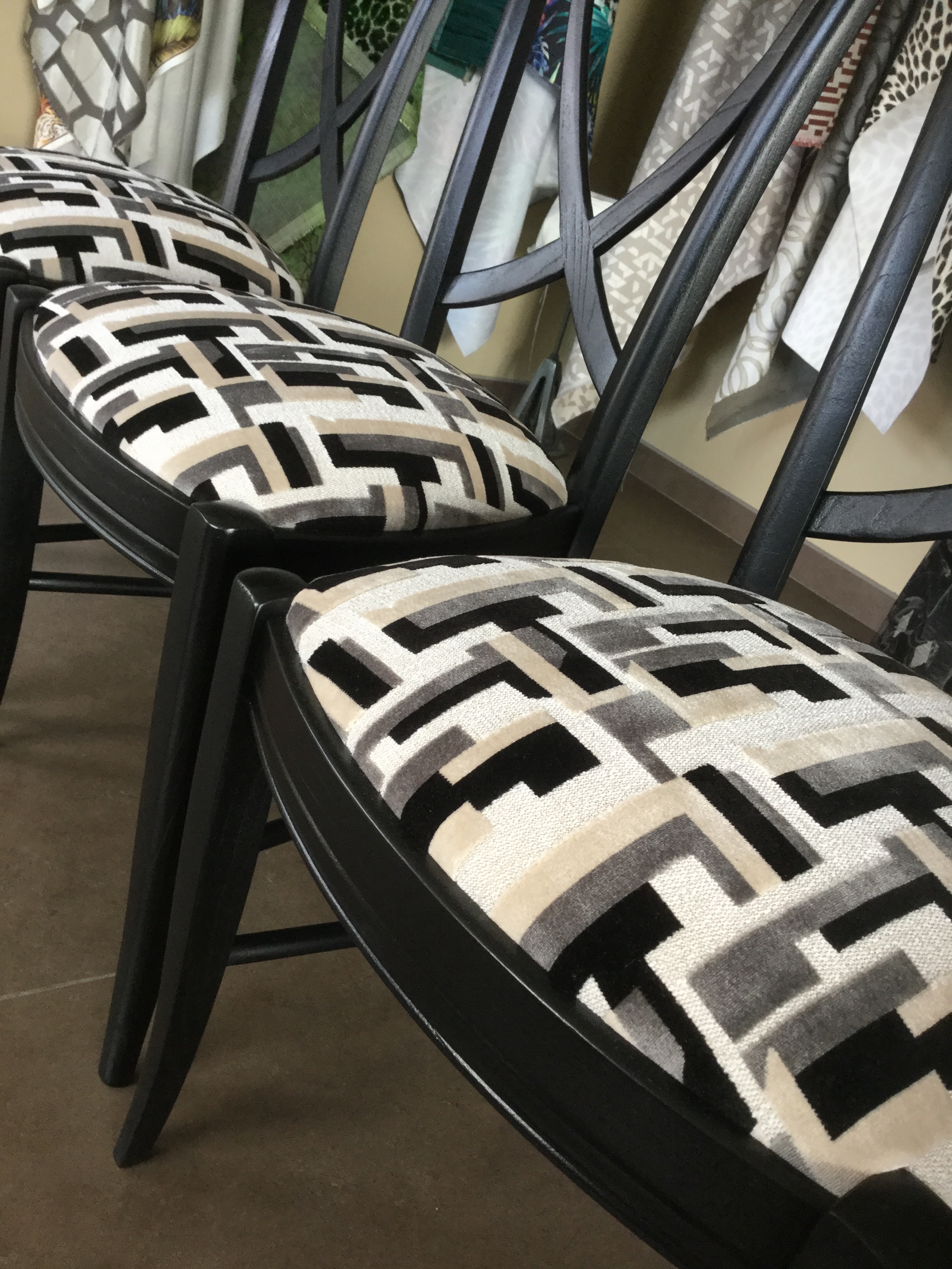 Tapissier decorateur atelier les renaissances refection restauration chaise fauteuil canape relooking meuble bordeaux saint medard en jalles lacanau eysines merignac cauderan le haillan blanquefort