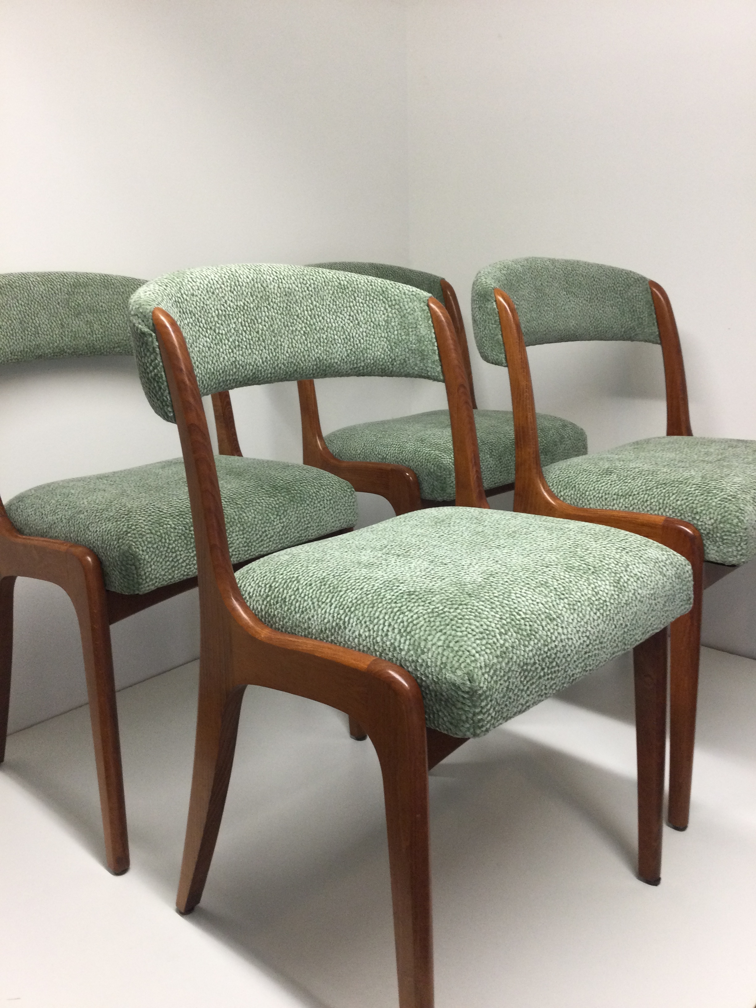 Atelier les renaissances tapissier decorateur relookingmeuble refectionfauteuil restauration fauteuil ebeniste saint medard en jalles bordeaux lacanau eysines merignac