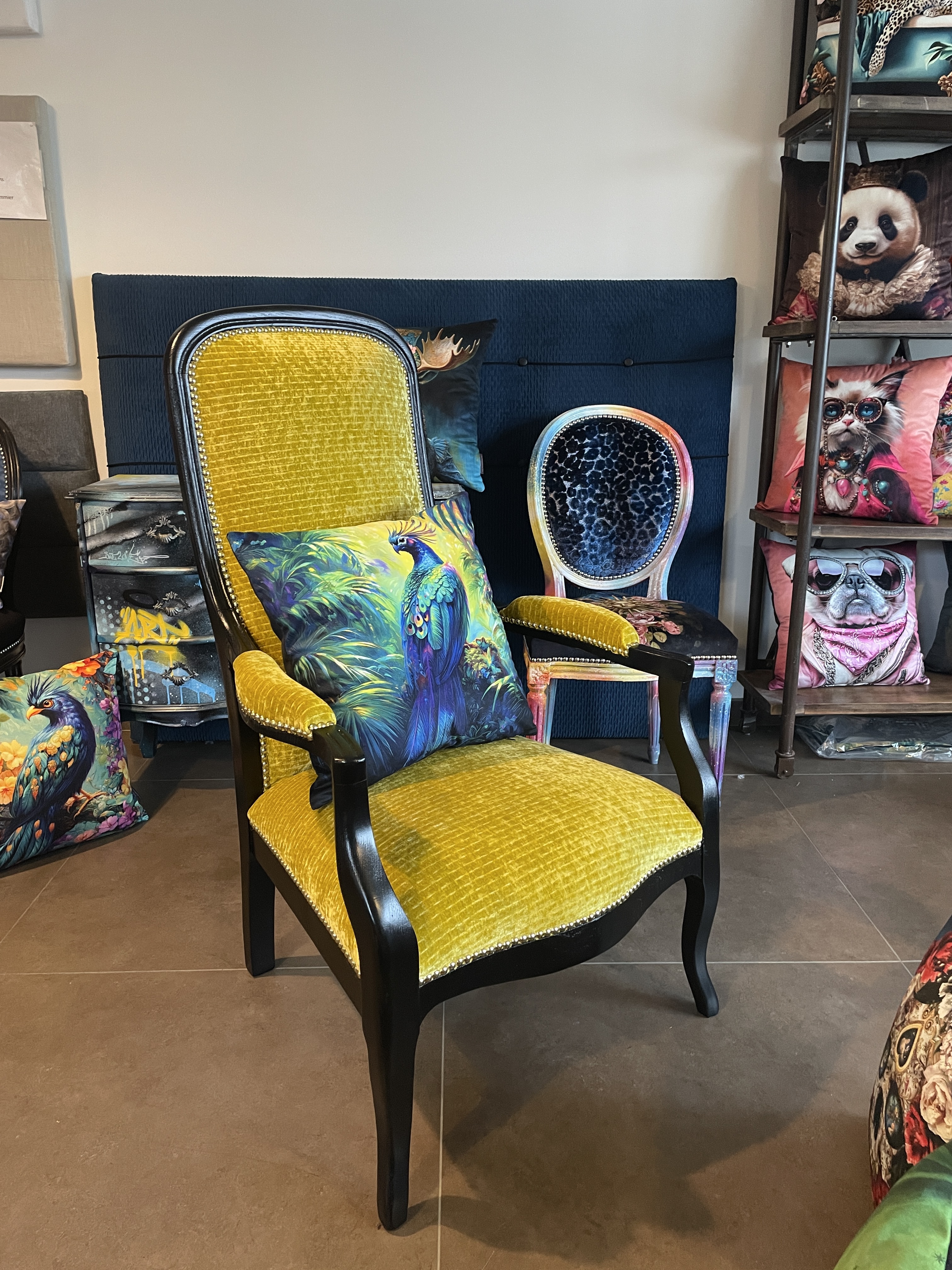 Atelierlesrenaissances tapissierdecorateur tapissierbordeaux tapissiersaintmedardenjalles tapissierblanquefort renovationfauteuil fauteuilvoltaire relookingmeuble stagetapisserie