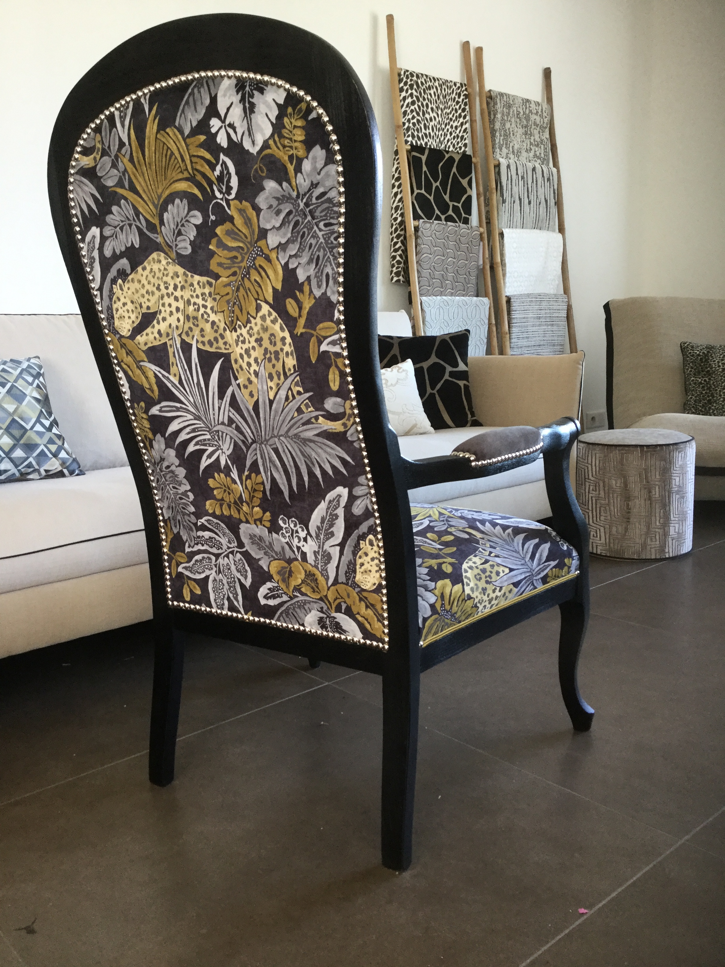 Atelierlesrenaissances decorationinterieur creationunique tapissierdecorateur tapissierbordeaux tapissiersaintmedardenjalles tapissierblanquefort renovationfauteuil fauteuilvoltaire relookingmeuble
