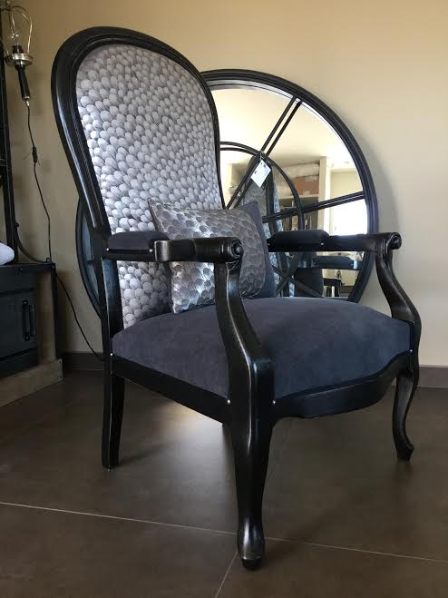 Atelierlesrenaissances tapissierdecorateur tapissierbordeaux tapissiersaintmedardenjalles tapissierblanquefort renovationfauteuil fauteuilvoltaire relookingmeuble couure rideaux