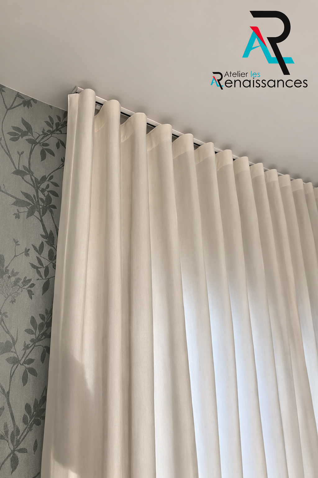 Atelier les renaissances tapissier decorateur tapissier bordeaux tapissier lacanau refection fauteuil ancien restauration chaise ebeniste couture rideaux sur mesure 