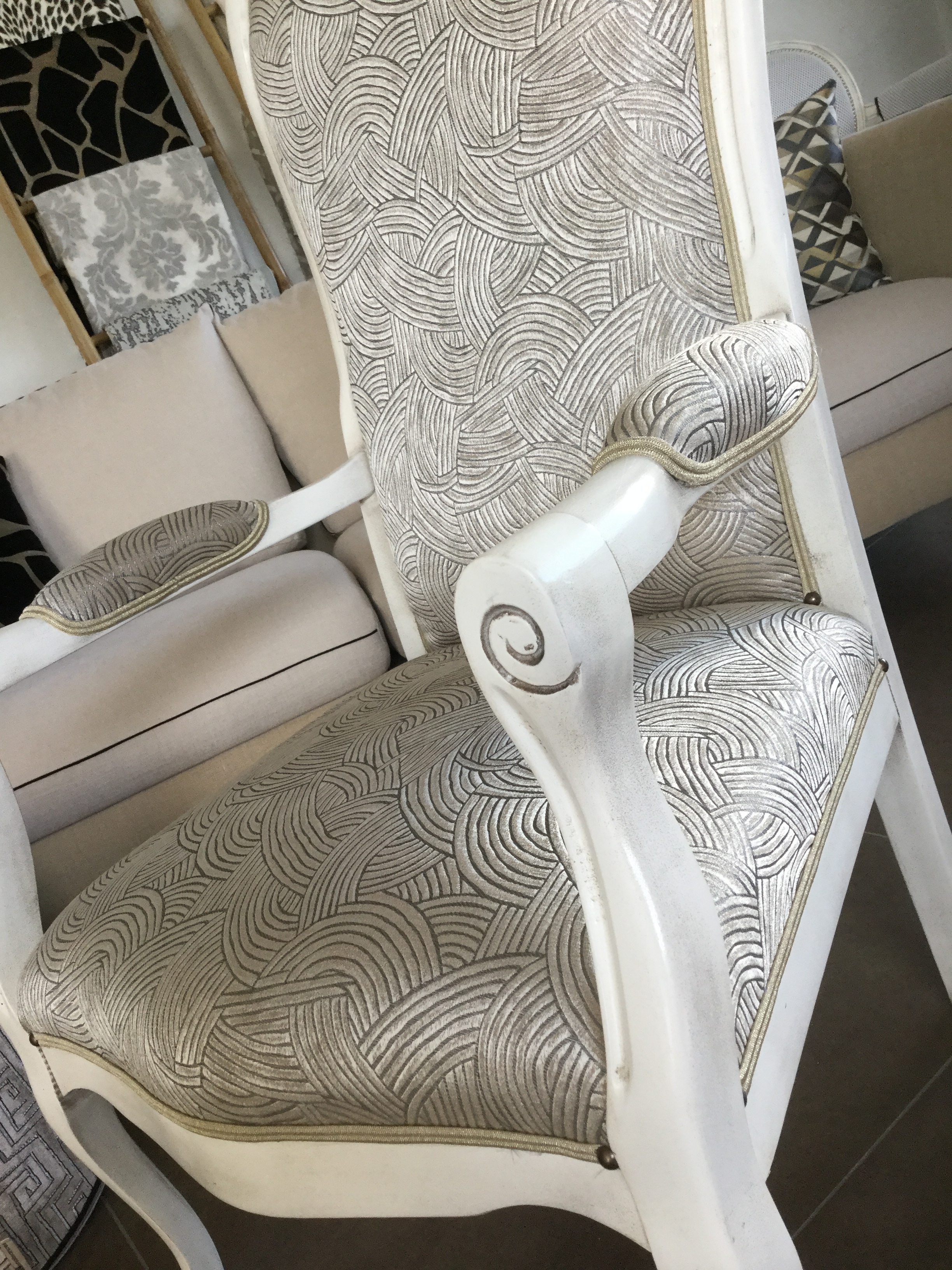 Atelierlesrenaissances tapissierdecorateur relookingmeuble tapissierbordeaux tapissiersaintmedardenjalles refectionfauteuil fauteuilvoltaire ebeniste stage formationtapisserie tapissierblanquefort