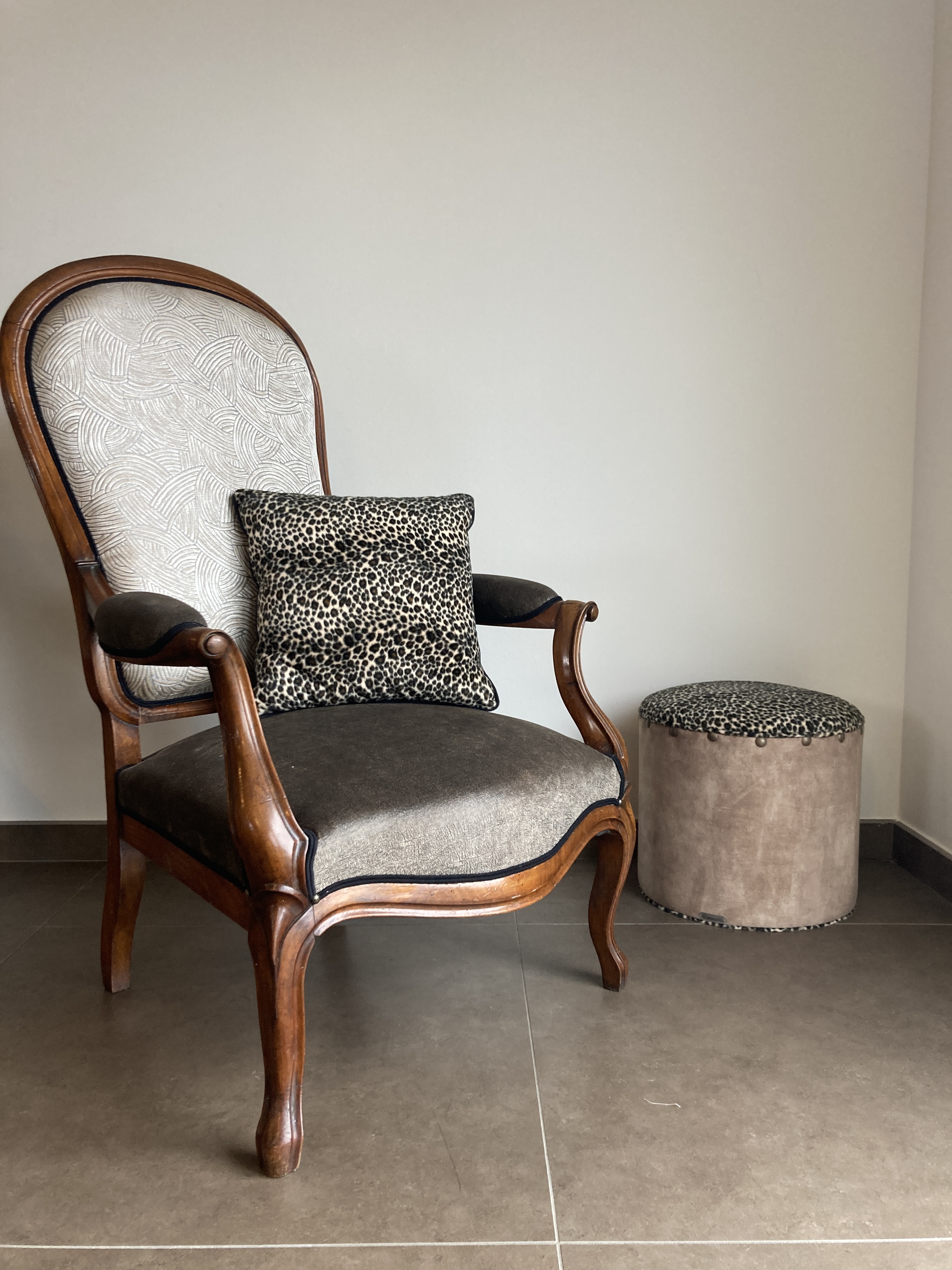 Atelierlesrenaissances tapissierdecorateur relookingmeuble tapissierbordeaux tapissiersaintmedardenjalles refectionfauteuil fauteuilvoltaire ebeniste stage formationtapisserie courstapisserie