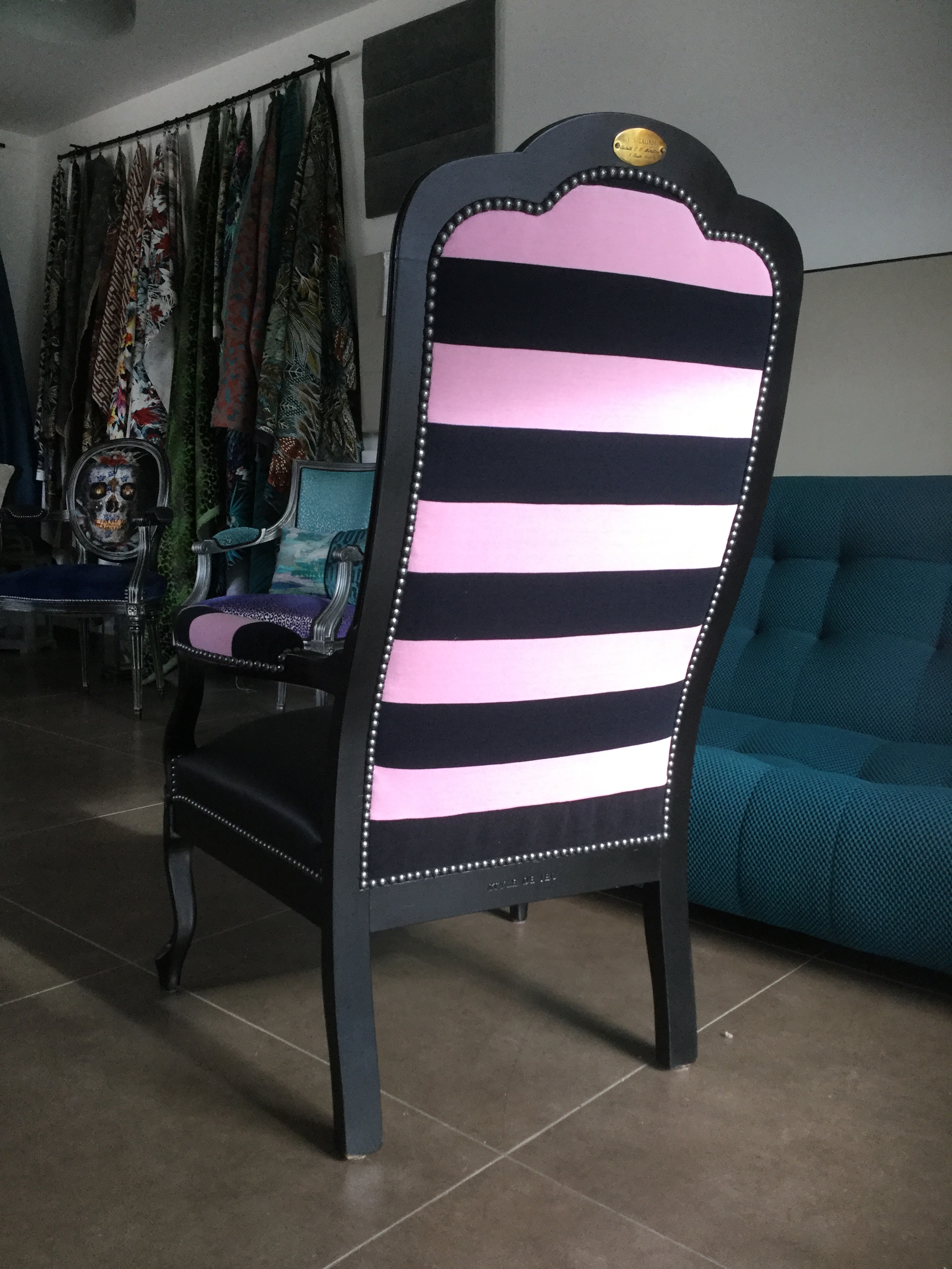 Atelierlesrenaissances tapissierdecorateur relookingmeuble tapissierbordeaux tapissiersaintmedardenjalles refectionfauteuil fauteuilvoltaire ebeniste stage maillotderudby