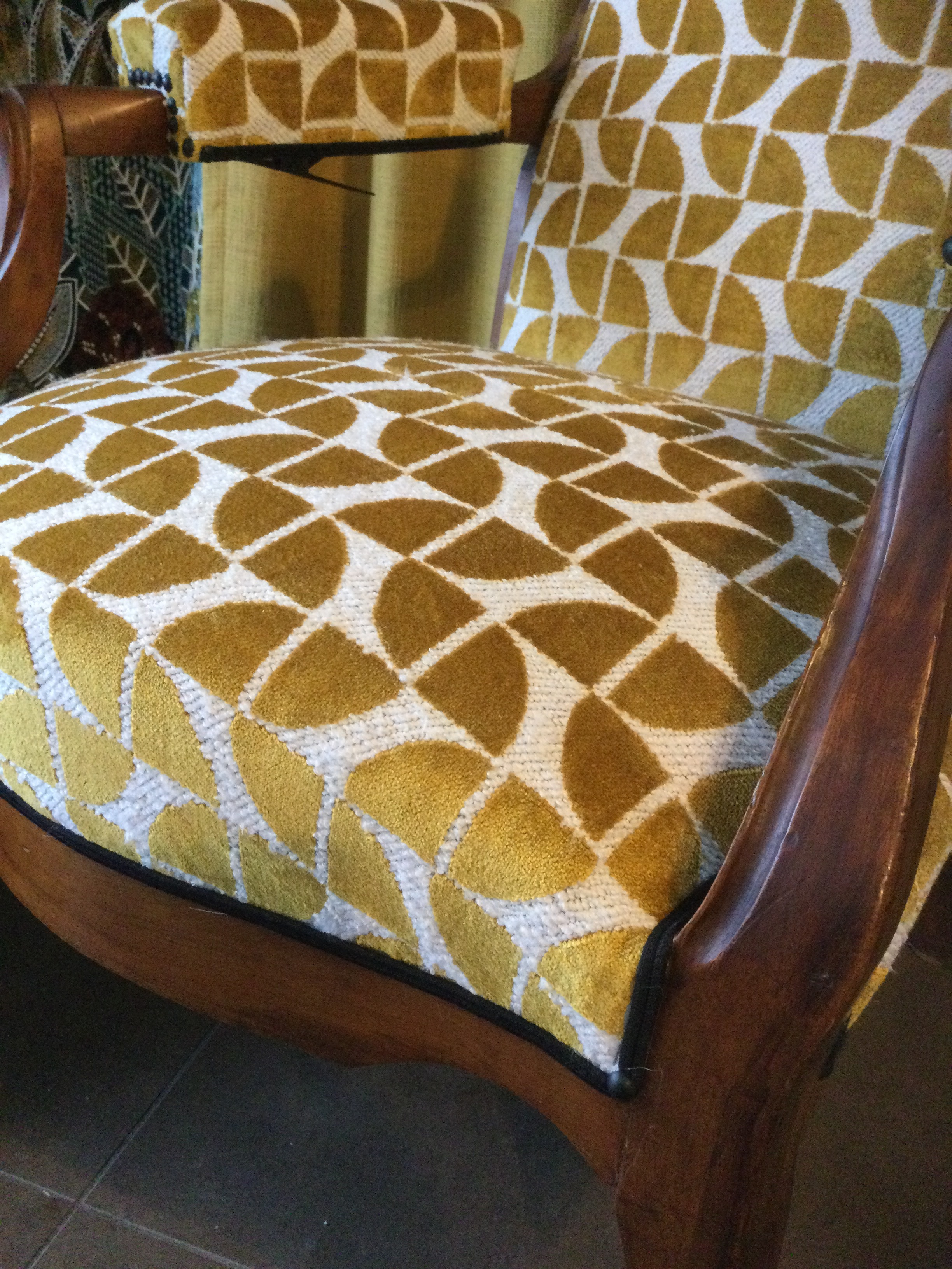Atelierlesrenaissances tapissierdecorateur relookingmeuble tapissierbordeaux tapissiersaintmedardenjalles refectionfauteuil fauteuilvoltaire ebeniste stagetapisserie tapissierlepianmedoc