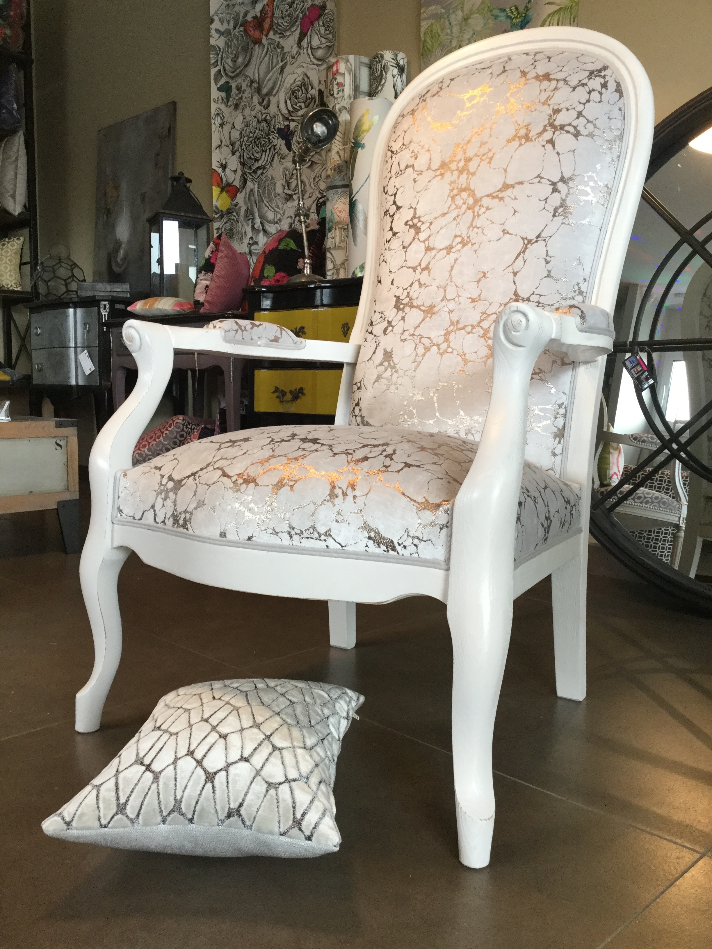 Atelierlesrenaissances tapissierdecorateur relookingmeuble tapissierbordeaux tapissiersaintmedardenjalles refectionfauteuil fauteuilvoltaire ebeniste stagetapisserie tapissierblanquefort