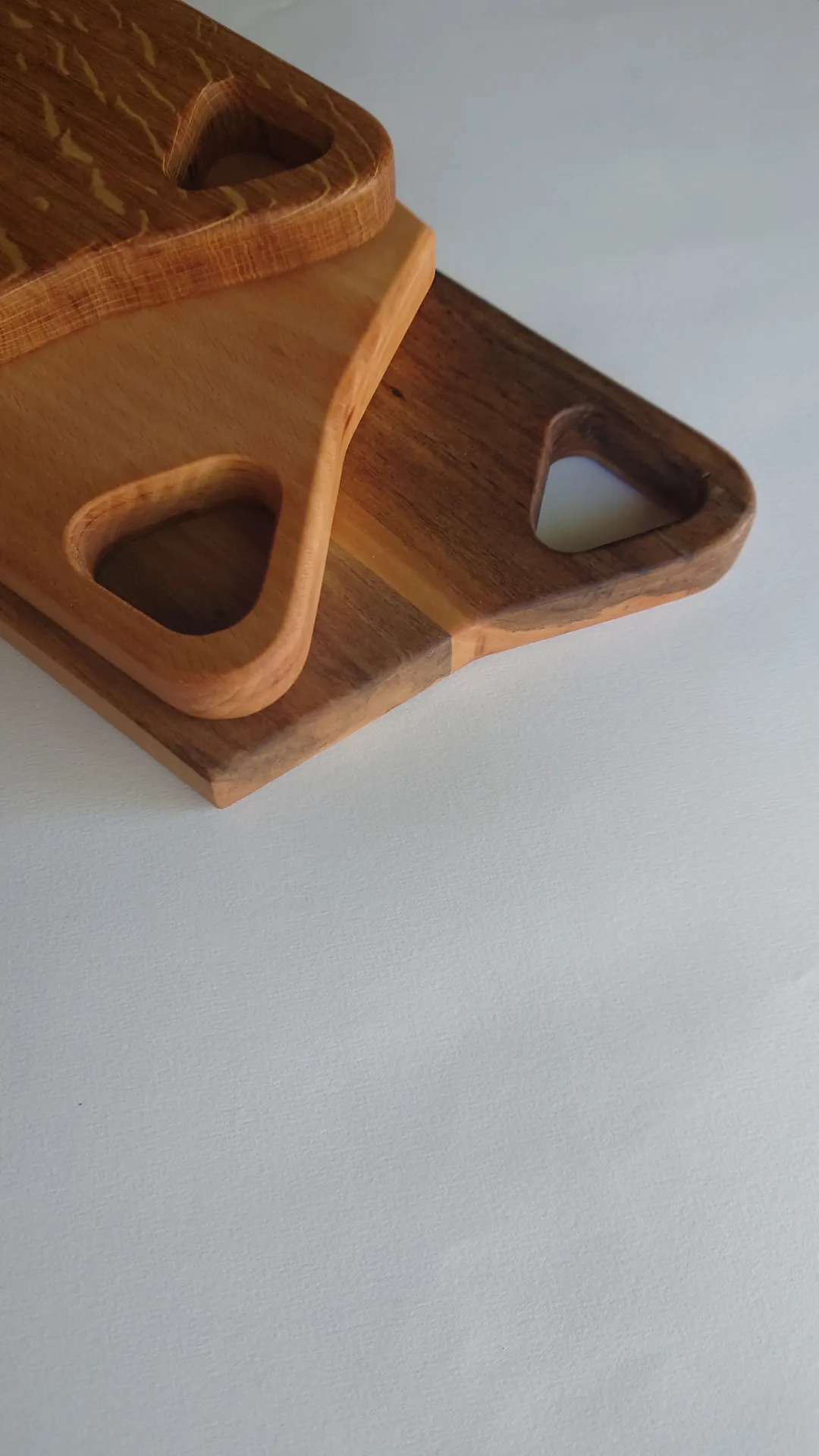 Atelier Topobois-ESTATS-Planche-a-decouper-Poignees