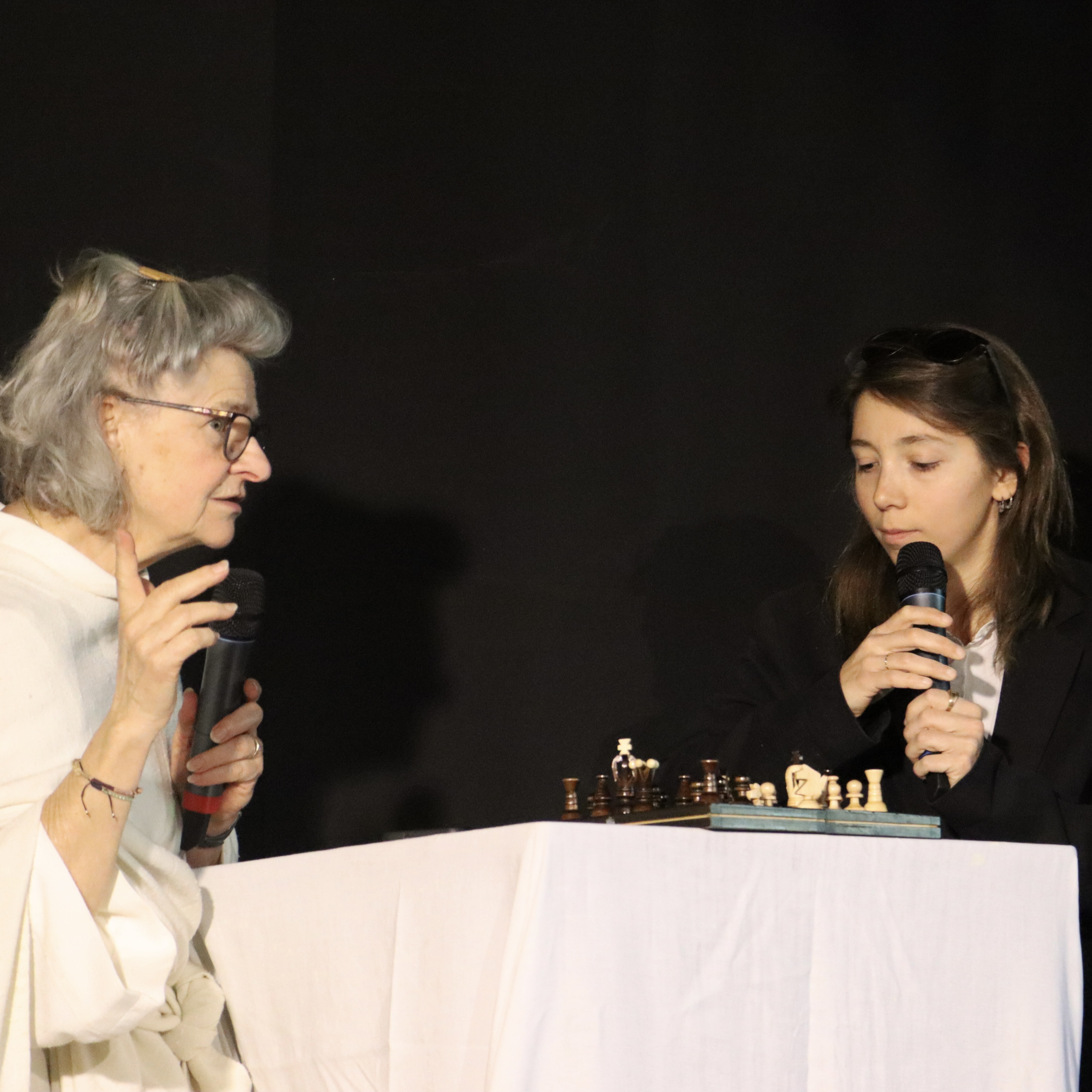 12 la partie d e checs entre l ange et le de mon