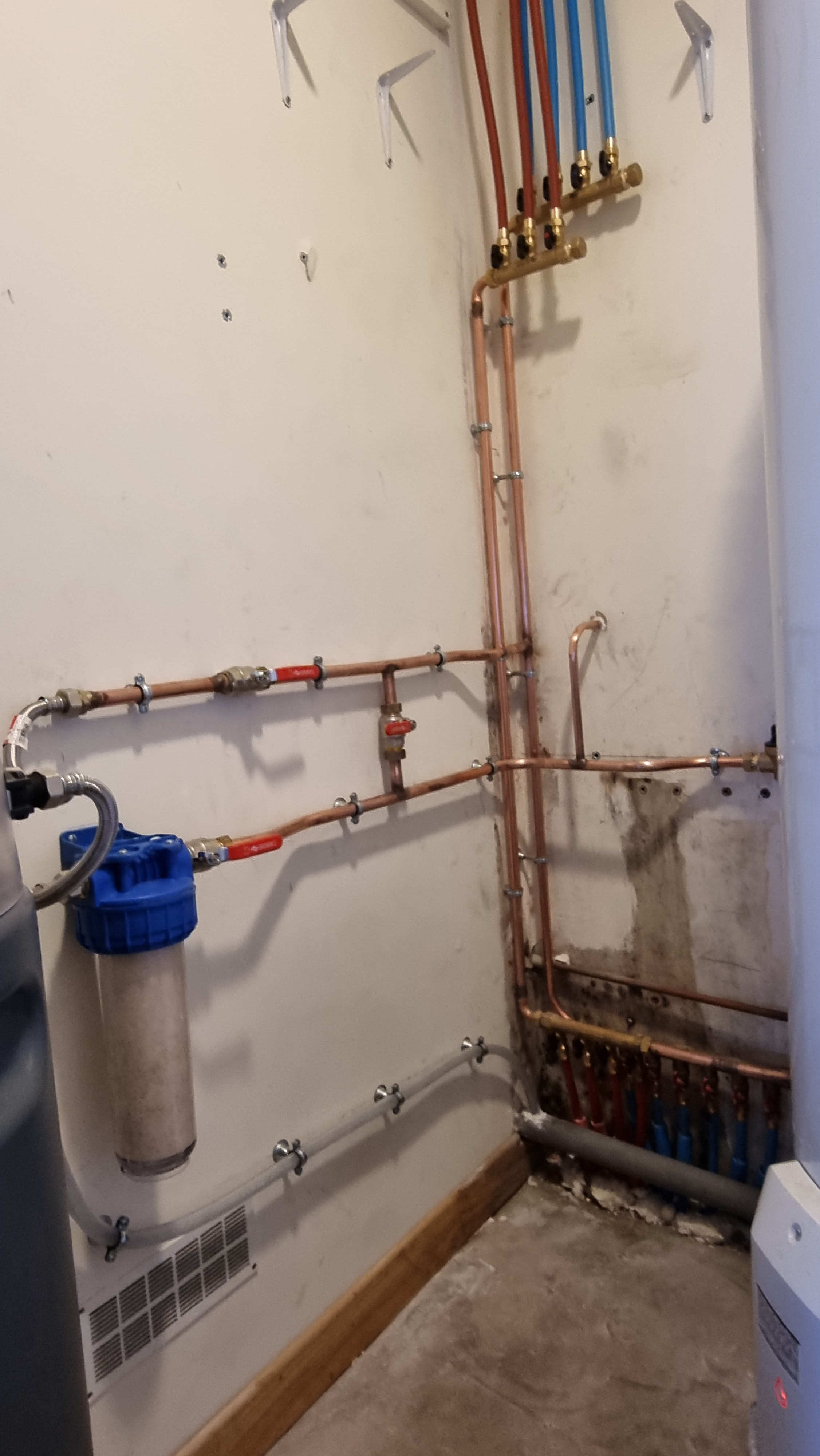 Pose d'un adoucisseur pour supprimer le calcaire. Dans le Calvados, la présence de calcaire est très élevé.
Modifications des arrivées d'eaux chaudes et d'eaux froides.
Installation de deux nourrices ou collecteurs pour distribuer l'eau.
Pose d'un filtre, d'un clapet anti-retour et d'un réducteur de pression (norme).
Artisan plombier
Rénovation de salle de bain, le dépannage sanitaire et l’installation d’adoucisseur autour de Caen. Devis gratuit.
FJP Plomberie.
FJP Plomberie Evrecy.
Evrecy, Verson, fontaine étoupefour, Gavrus, Esquay notre dame, Villers bocage, Mondeville, Carpiquet, Cheux, Mouen, Breteville sur odon, Breteville sur laize, Breteville l'orgueilleuse, Fontenay le pesnel, Tilly sur seulle, Sainte honorine du fay, Baron sur odon, Tourville sur odon, Caen, Venoix.
Evrecy, Verson, fontaine étoupefour, Gavrus, Esquay notre dame, Villers bocage, Mondeville, Carpiquet, Cheux, Mouen, Breteville sur odon, Breteville sur laize, Breteville l'orgueilleuse, Fontenay le pesnel, Tilly sur seulle, Sainte honorine du fay, Baron sur odon, Tourville sur odon, Caen, Venoix.