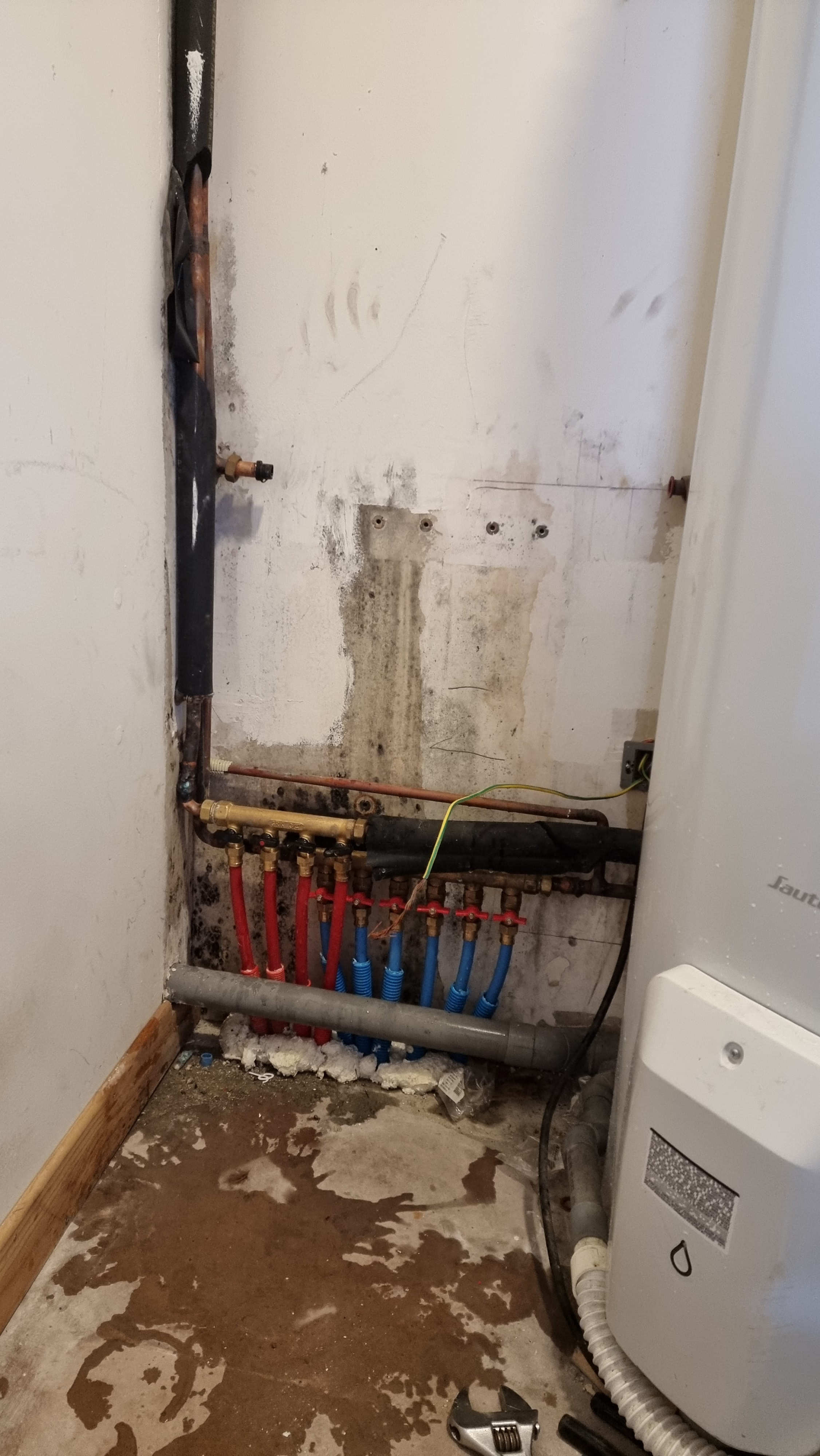 Pose d'un adoucisseur pour supprimer le calcaire. Dans le Calvados, la présence de calcaire est très élevé.
Modifications des arrivées d'eaux chaudes et d'eaux froides.
Installation de deux nourrices ou collecteurs pour distribuer l'eau.
Pose d'un filtre, d'un clapet anti-retour et d'un réducteur de pression (norme).
Artisan plombier
Rénovation de salle de bain, le dépannage sanitaire et l’installation d’adoucisseur autour de Caen. Devis gratuit.
FJP Plomberie.
FJP Plomberie Evrecy.
Evrecy, Verson, fontaine étoupefour, Gavrus, Esquay notre dame, Villers bocage, Mondeville, Carpiquet, Cheux, Mouen, Breteville sur odon, Breteville sur laize, Breteville l'orgueilleuse, Fontenay le pesnel, Tilly sur seulle, Sainte honorine du fay, Baron sur odon, Tourville sur odon, Caen, Venoix.
Evrecy, Verson, fontaine étoupefour, Gavrus, Esquay notre dame, Villers bocage, Mondeville, Carpiquet, Cheux, Mouen, Breteville sur odon, Breteville sur laize, Breteville l'orgueilleuse, Fontenay le pesnel, Tilly sur seulle, Sainte honorine du fay, Baron sur odon, Tourville sur odon, Caen, Venoix.