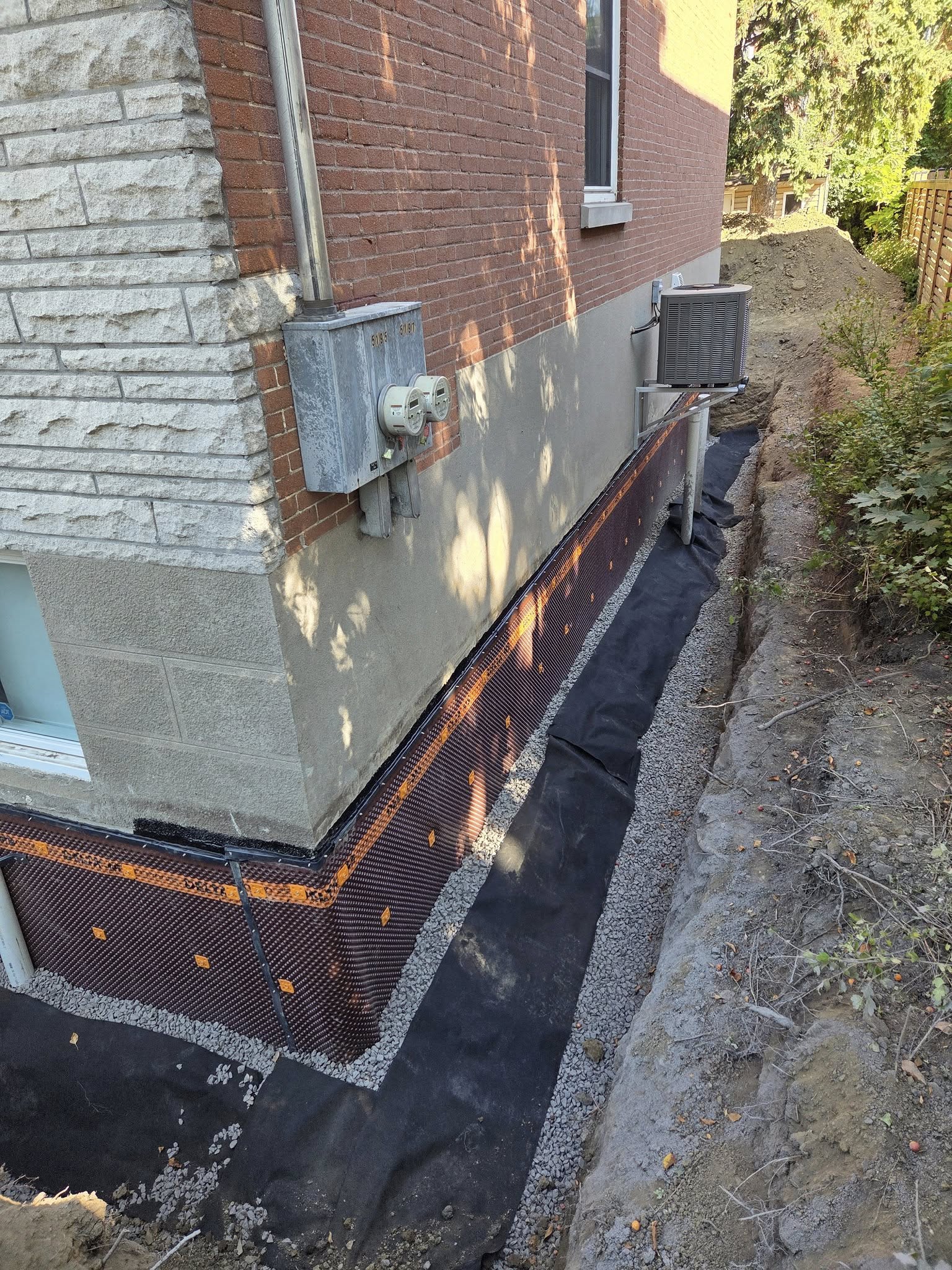 Excavation-comeau-drain-francais-membrane-delta