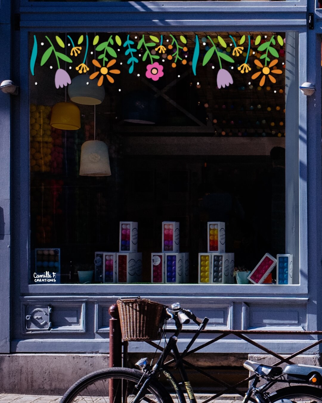 Peinture sur vitrine à Paris et dans les Yvelines, guirlande de Printemps pour un décor de vitrine sur le thème du printemps