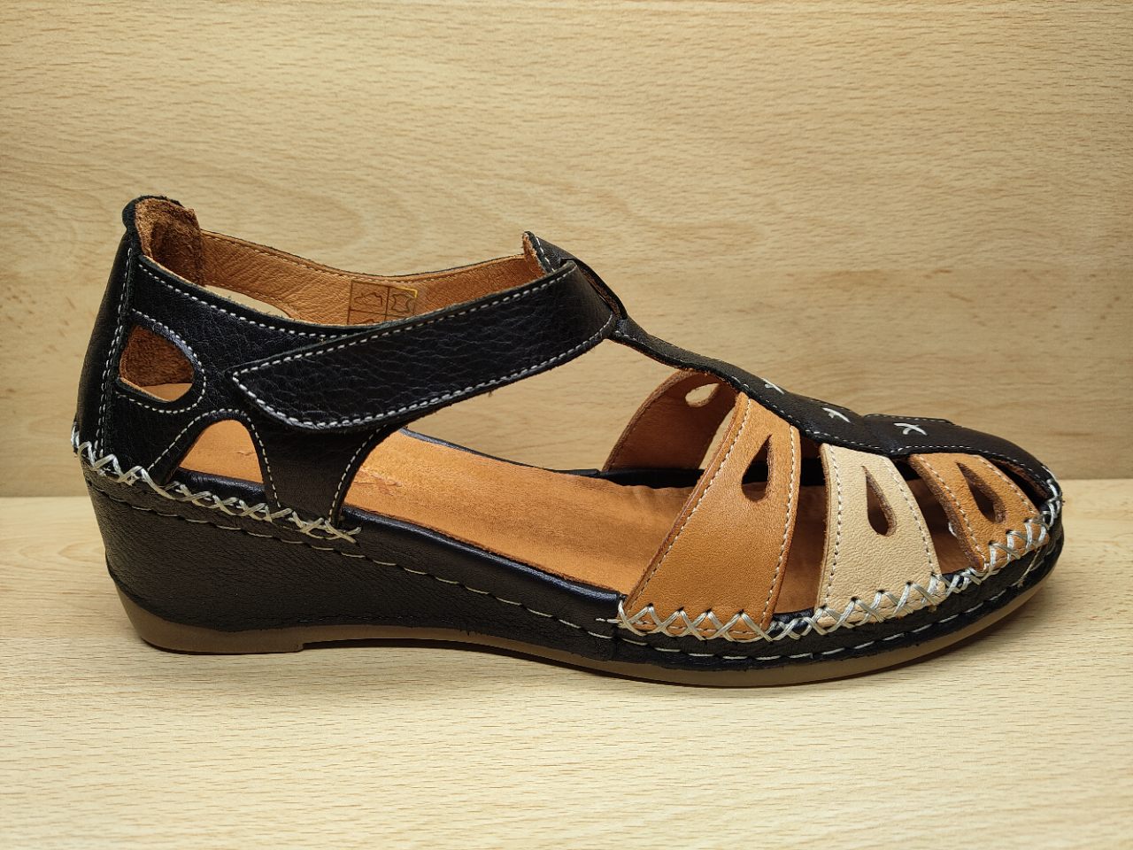Chaussure a brides altex sylvette noir ext auxpiedssensibles chaussures com
