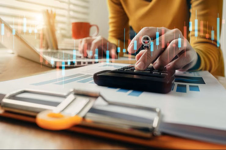 Remettez-femmes-qui-font-finances-calculez-taxe-bureau-au-bureau-domicile 533890-34
