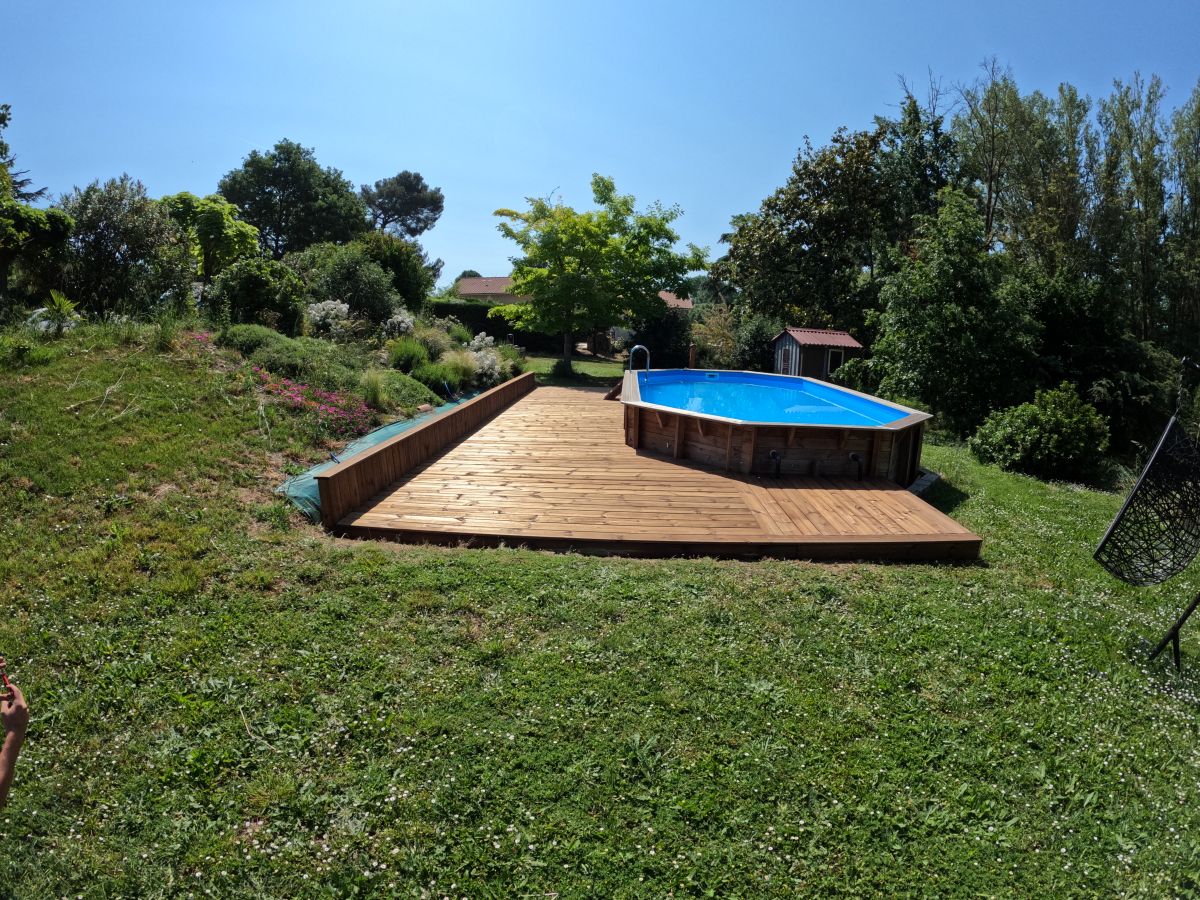 Terrasse bois piscine montbeton