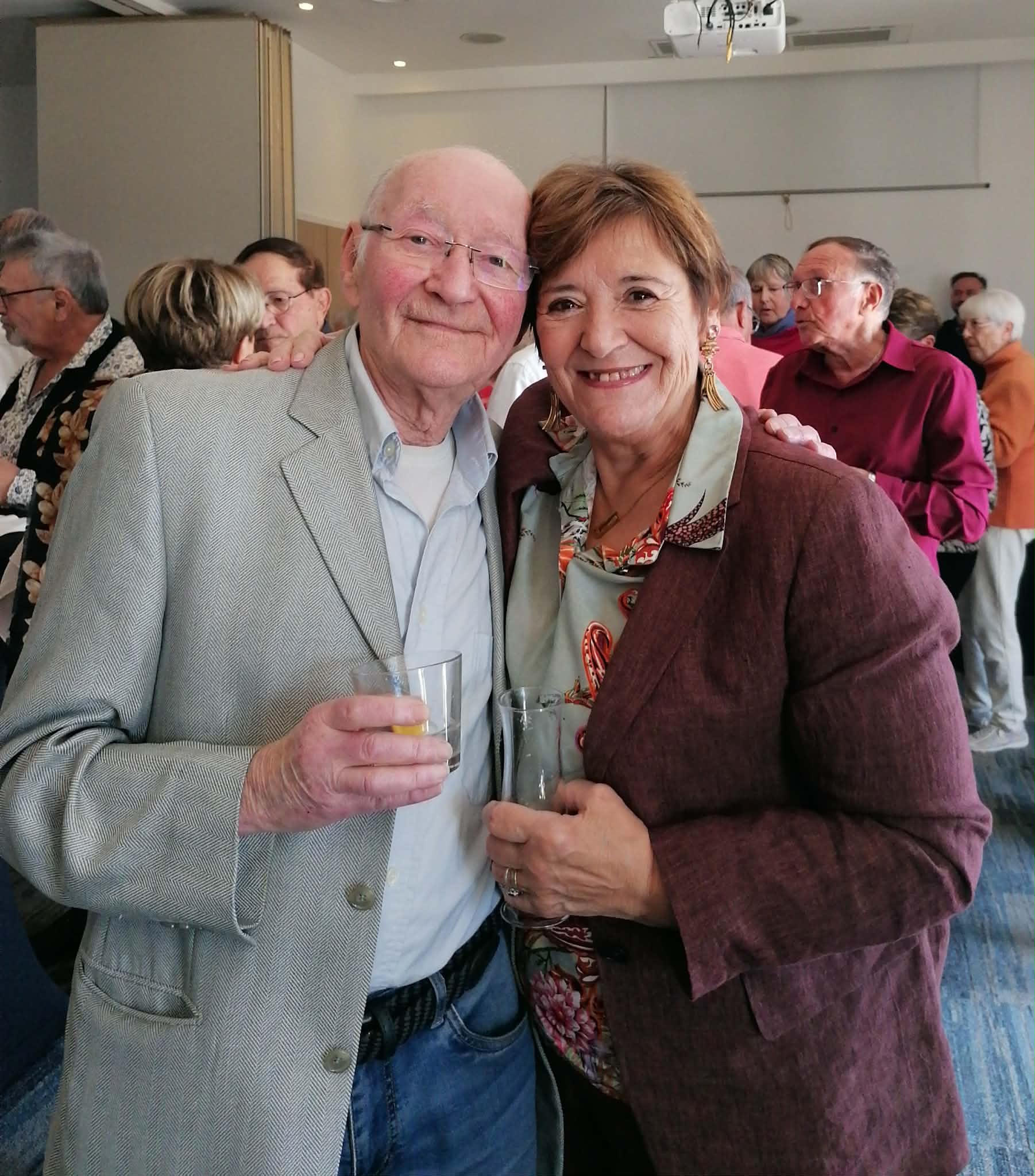 99989848 42ea 4222 9d06 d68c4b2831f6