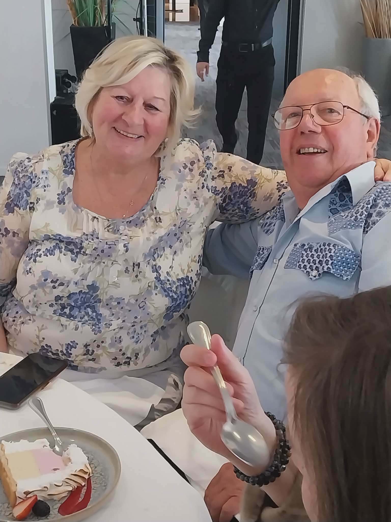 Ee162463 c780 41e0 883a e4c1cd357f3c