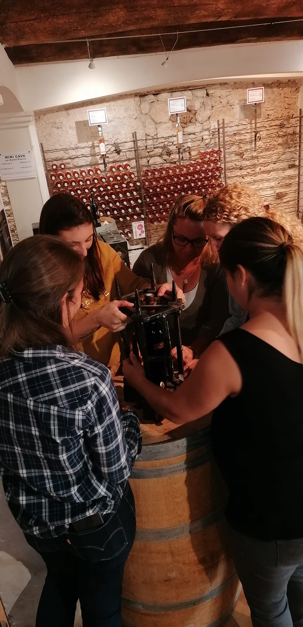 Escape-wine-bouteille-groupe