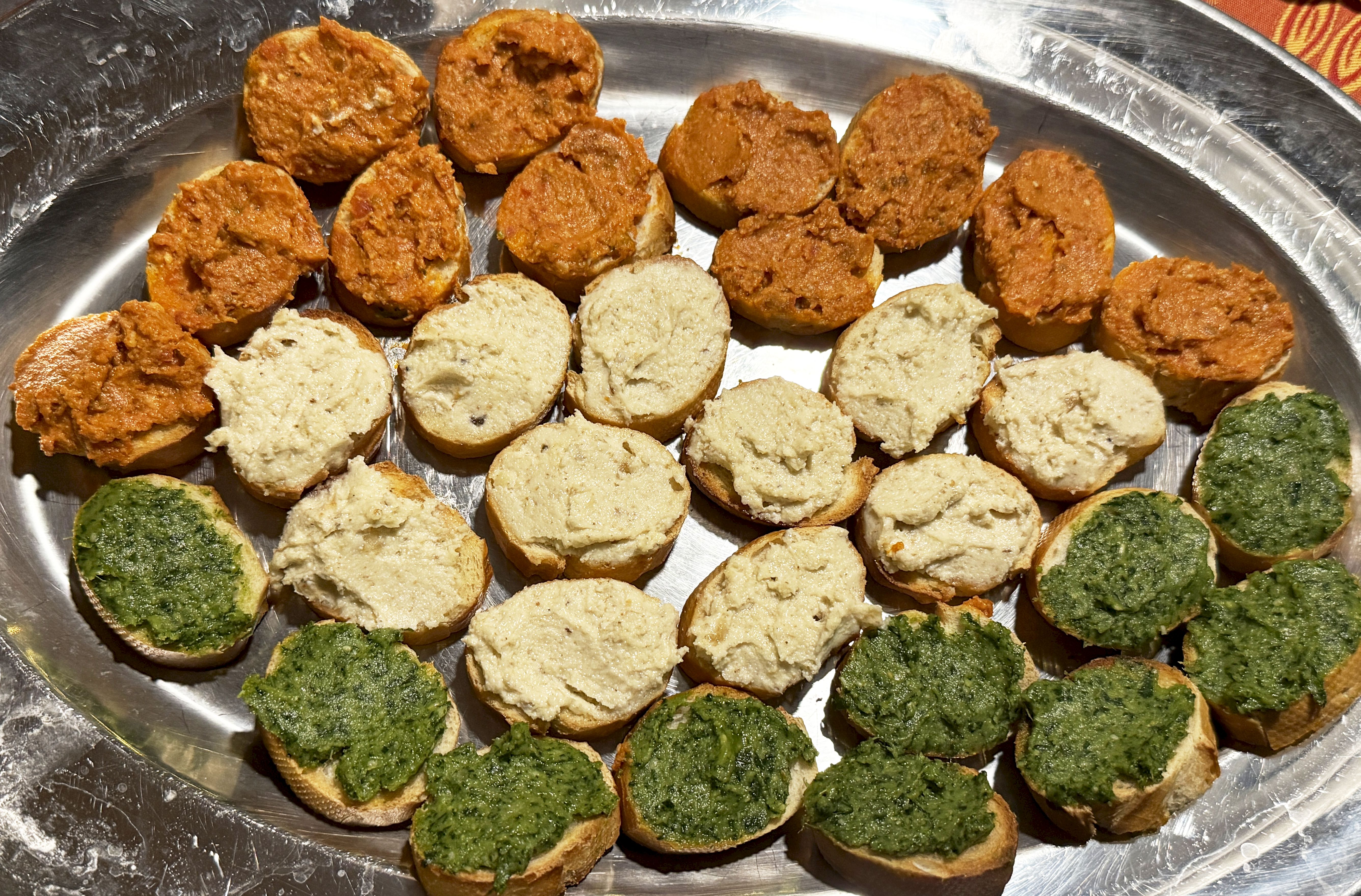 Crostini-aux-pestos-italiens