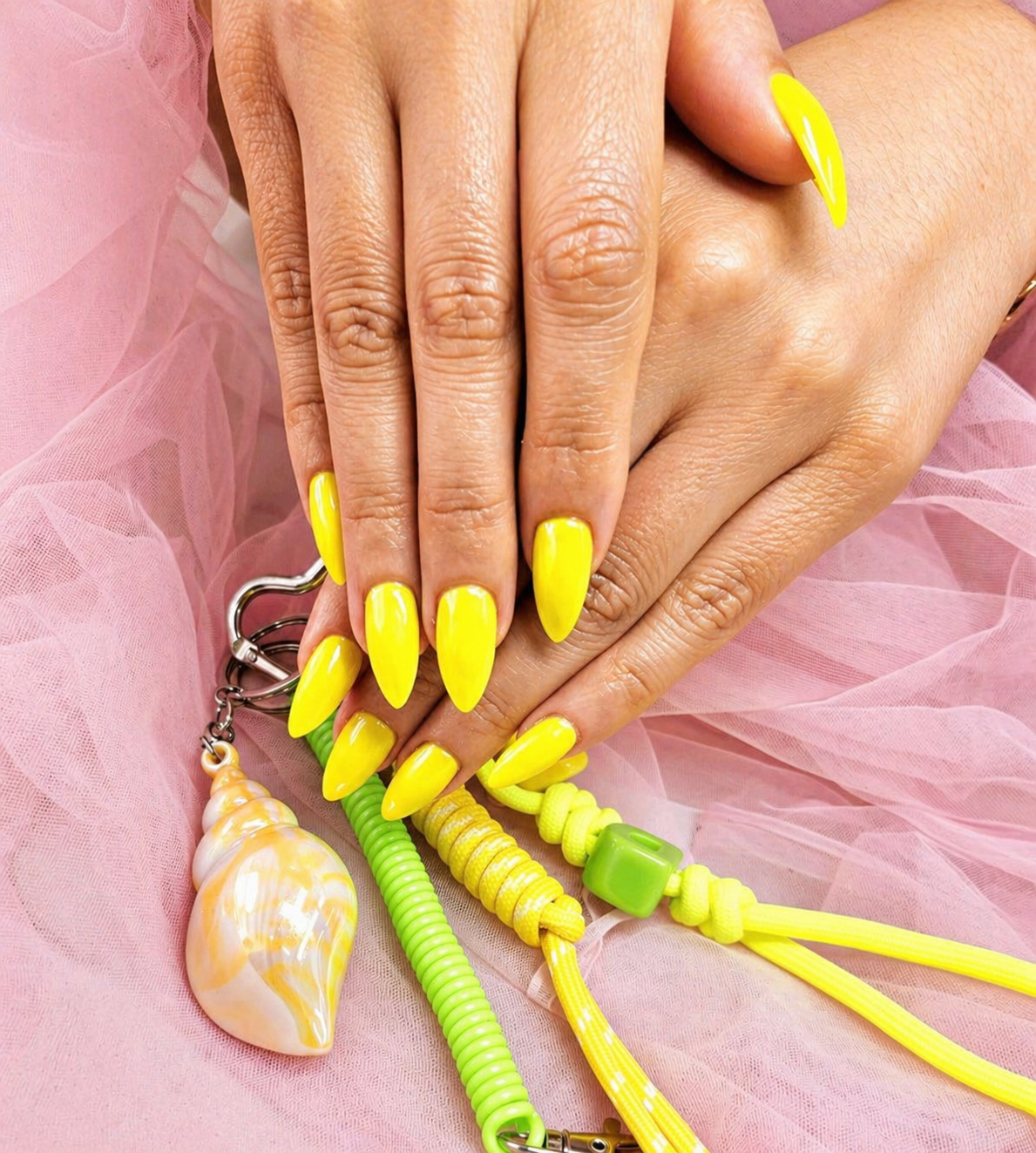 Découvrez notre prestation de pose américaine à Vienne pour des ongles élégants, résistants et tendance. Réalisée avec précision dans notre institut, la pose américaine offre un rendu naturel, une finition parfaite et une excellente tenue. Spécialistes en prothésie ongulaire, nous créons des poses modernes et personnalisées adaptées à tous les styles pour sublimer vos mains avec élégance.