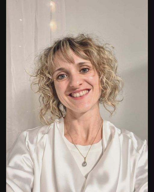 Professeur de danse Claire diplômée à Lugon et l’Île-du-Carnay, enseignement professionnel danse rock salsa bachata, cours Fronsac, Villegouge, Lalande et Galgon