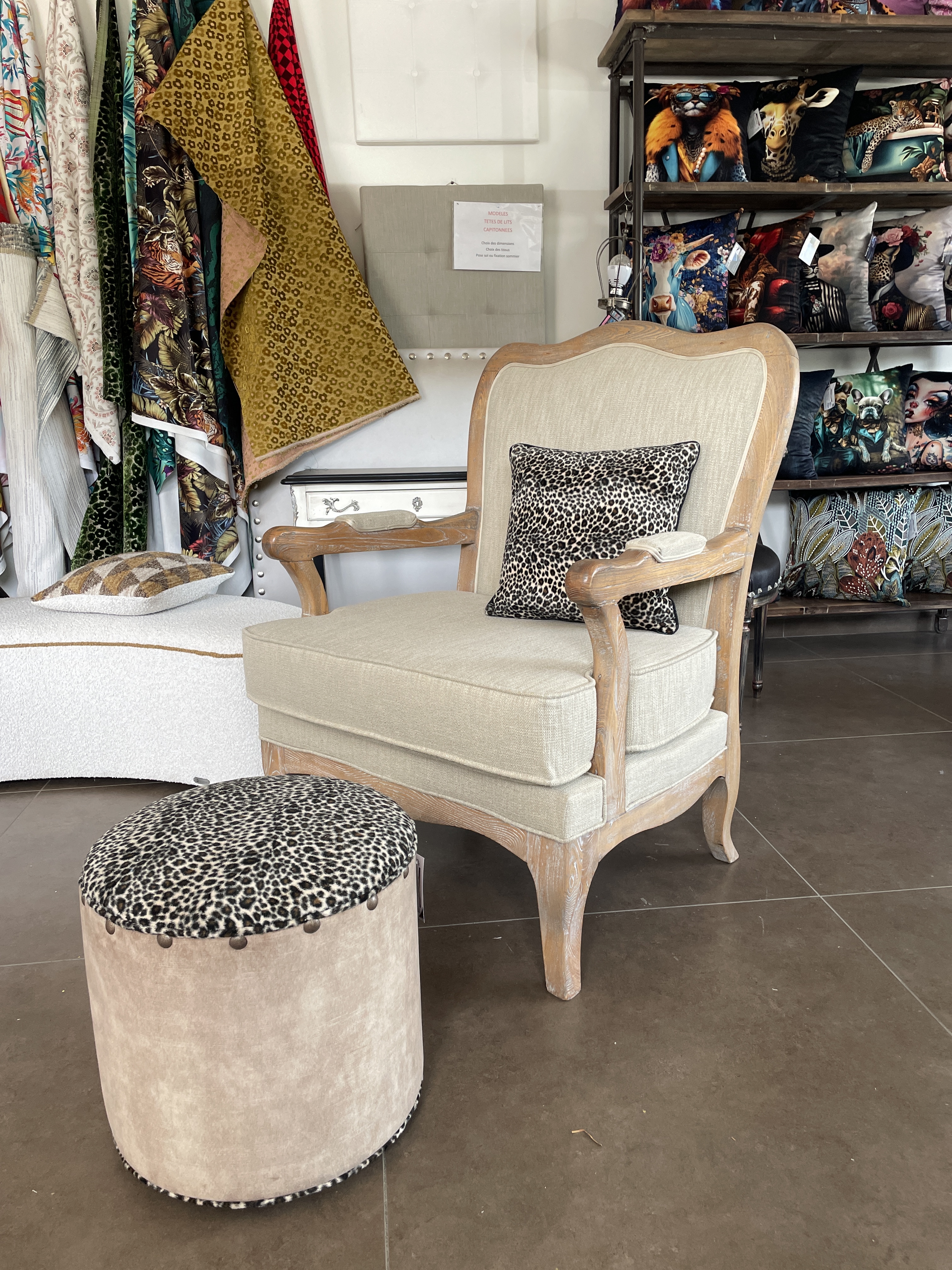 Atelierlesrenaissances tapissier saint medard en jalles andernos merignac lacanau saint aubin de medoc le haillan blanquefort  decorateur relooking meuble decoration refection fauteuil restauration ebeniste bergere
