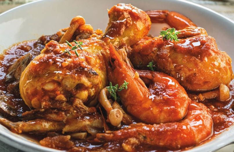 Cocotte-de-poulet-et-crevettes-aux-amandes-et-chocolat