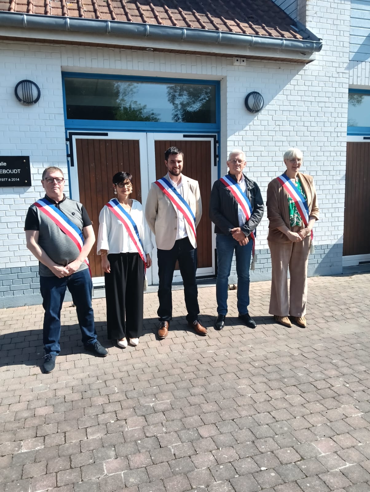 Adjoint devant salle rene deboudt