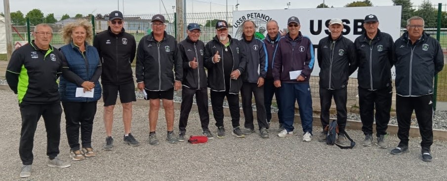 Photo-des-4-equipes-ayant-gagne-4-parties