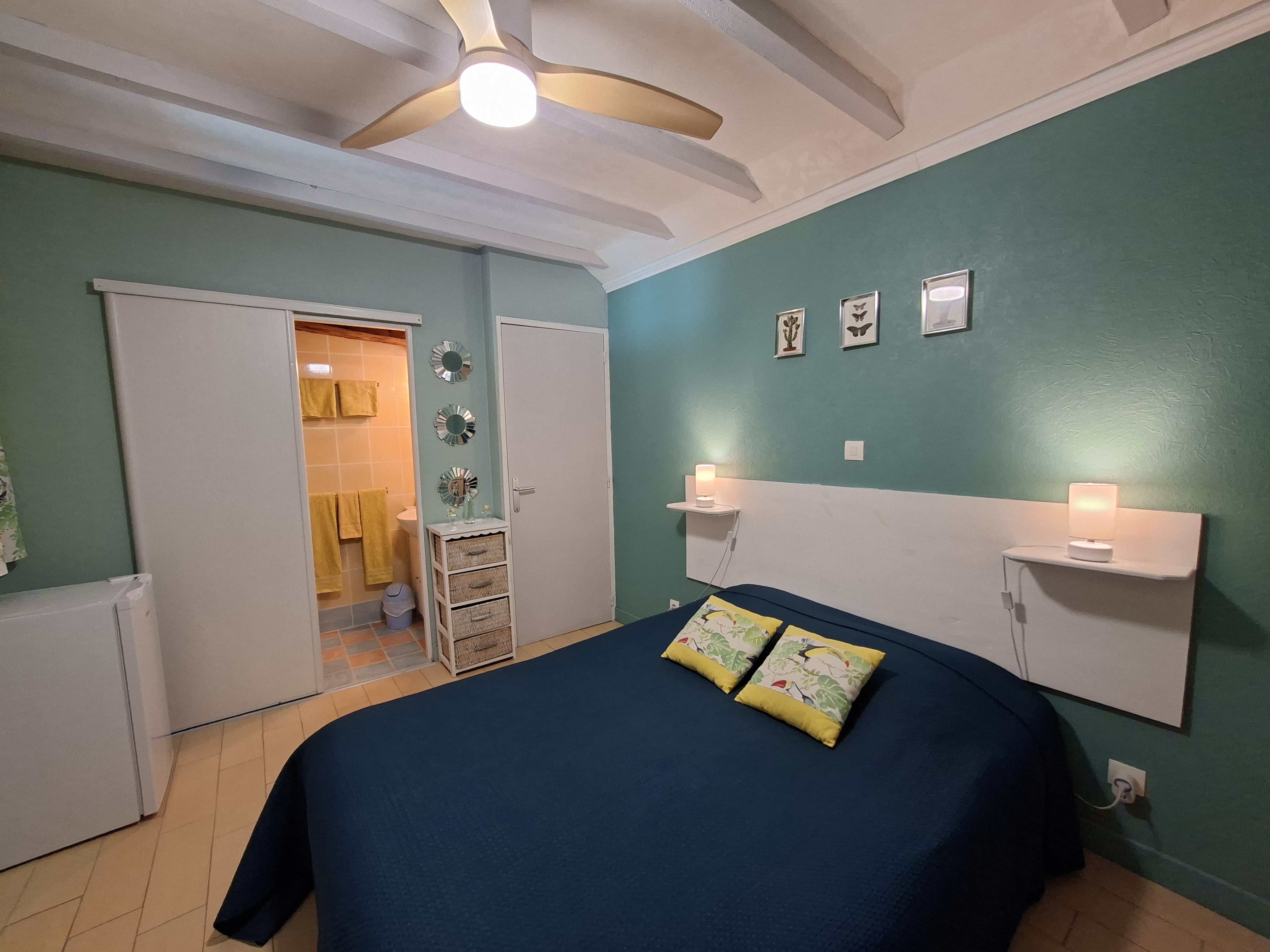 Chambre d'hôtes avec piscine et spa, détente et table d'hôtes