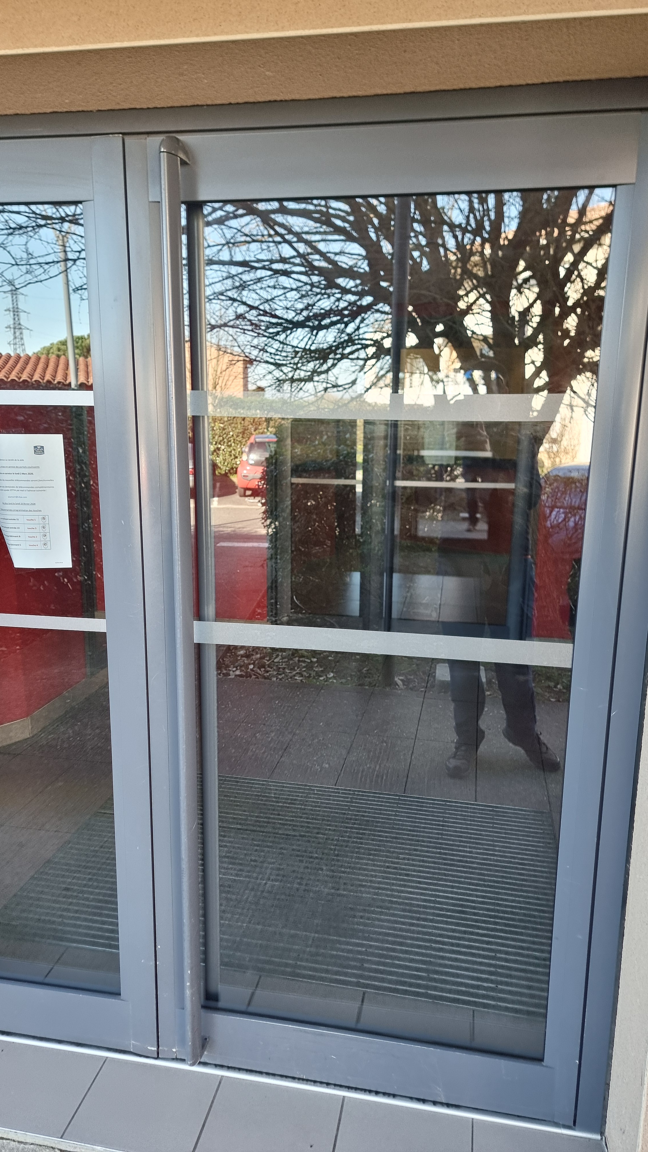 Remplacement d’une vitre sur une porte d’entrée de résidence
