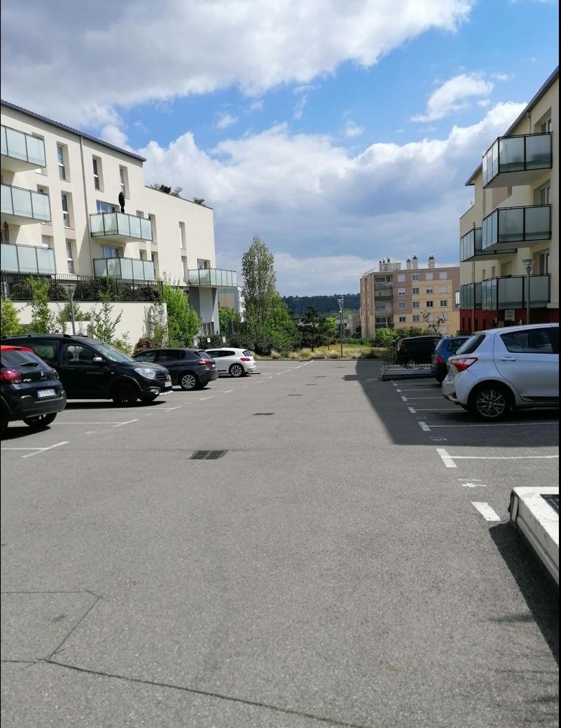 Parking gratuit pole de sante vernaison