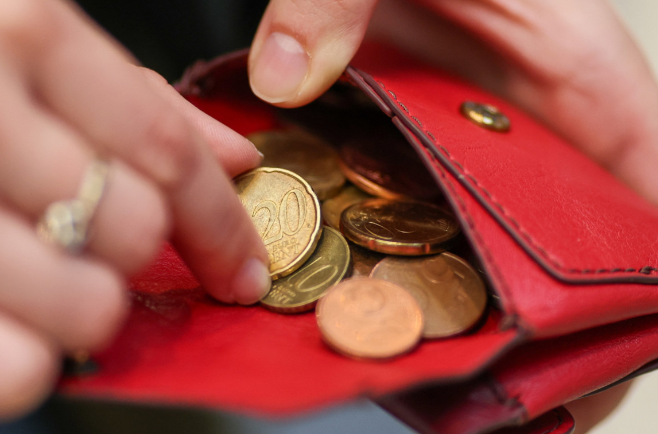 “C’est Nicolas qui paie” : La petite musique qui pousse les freelances français à regarder ailleurs